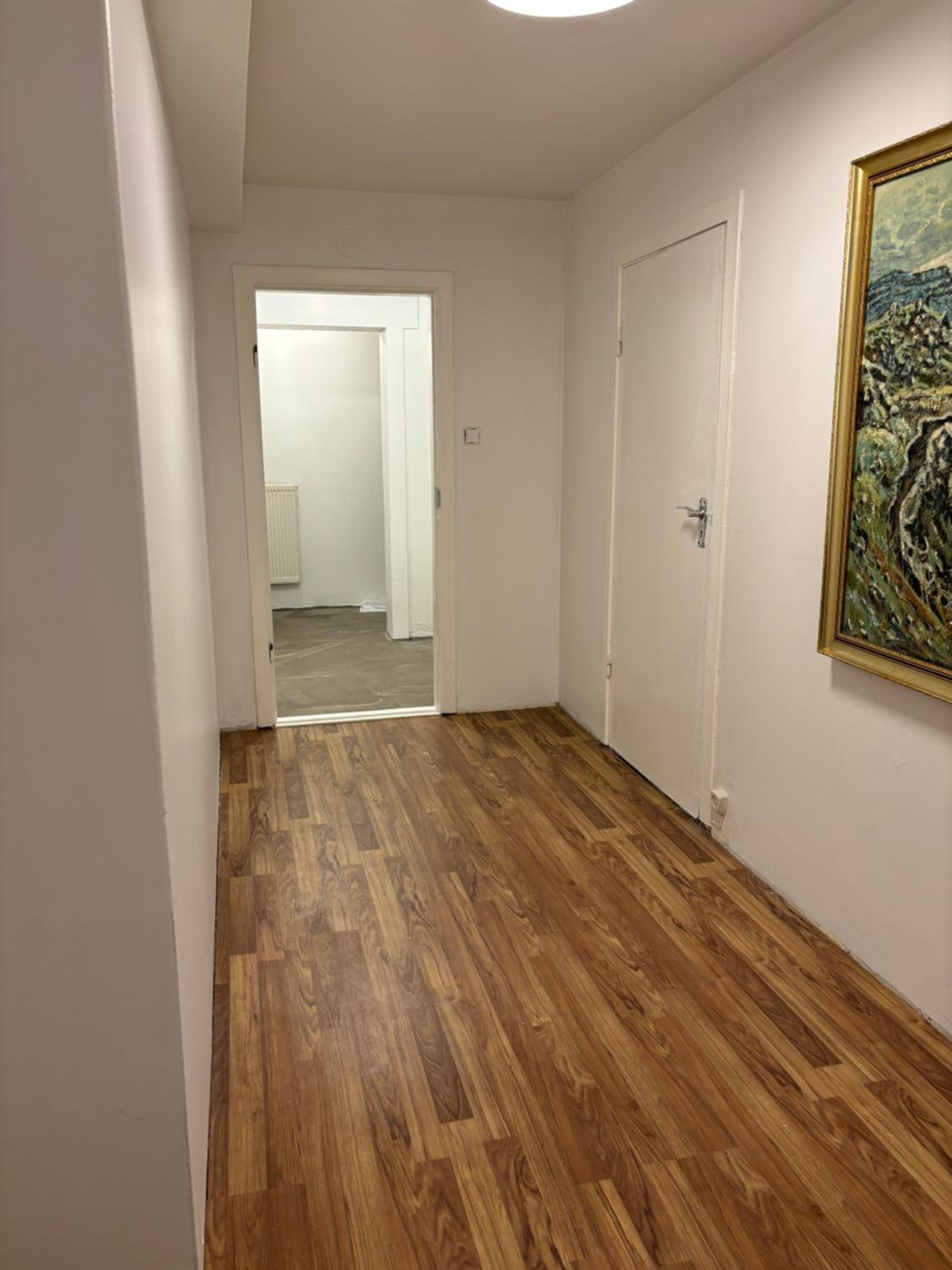 Cozy 1 room apartment-7 km from airport view 2