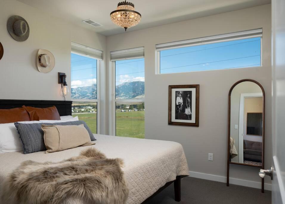 Cinnabar Suite - Mountain Views view 2