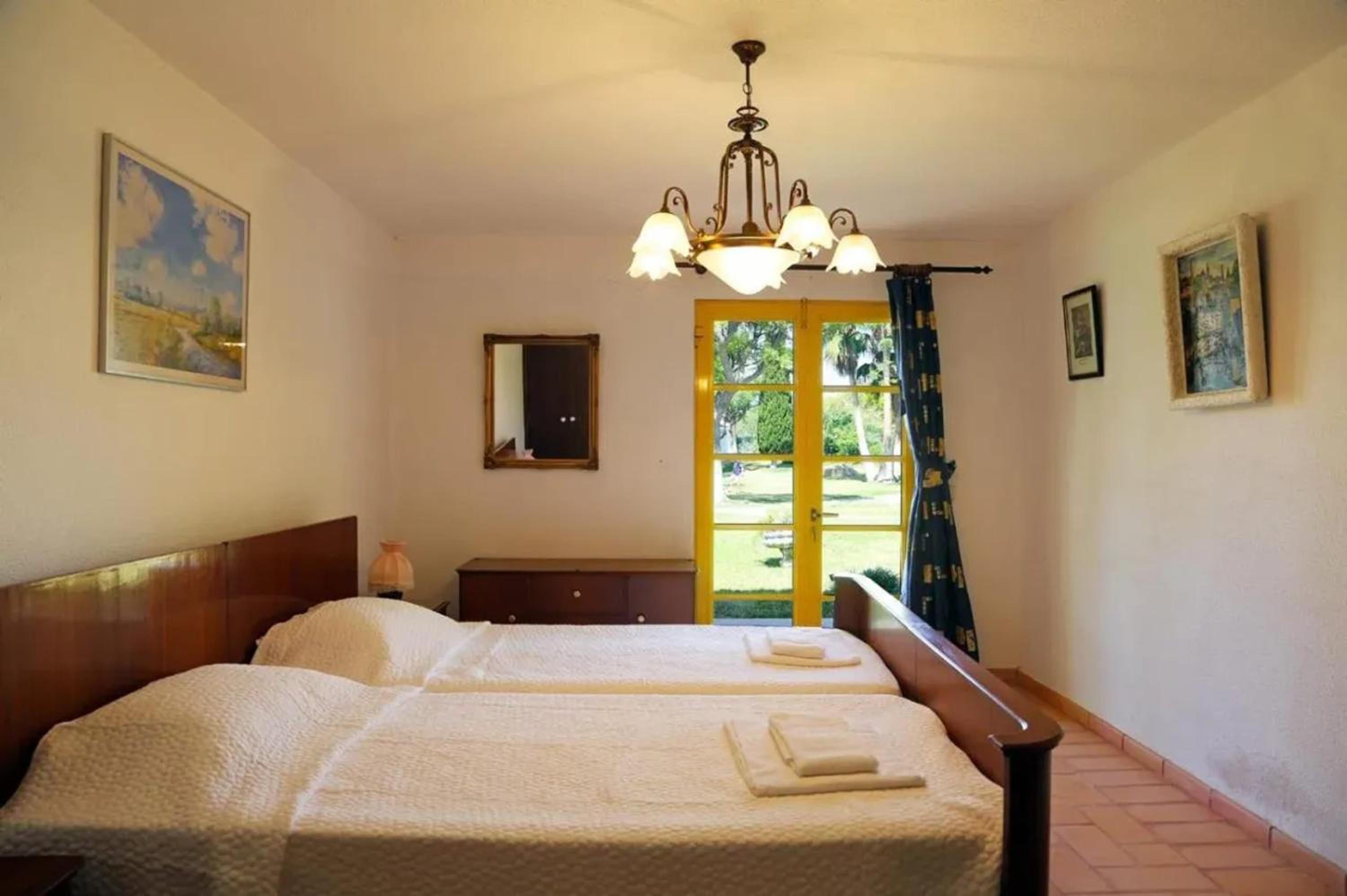 Comfortable house in Guia with shared pool view 3