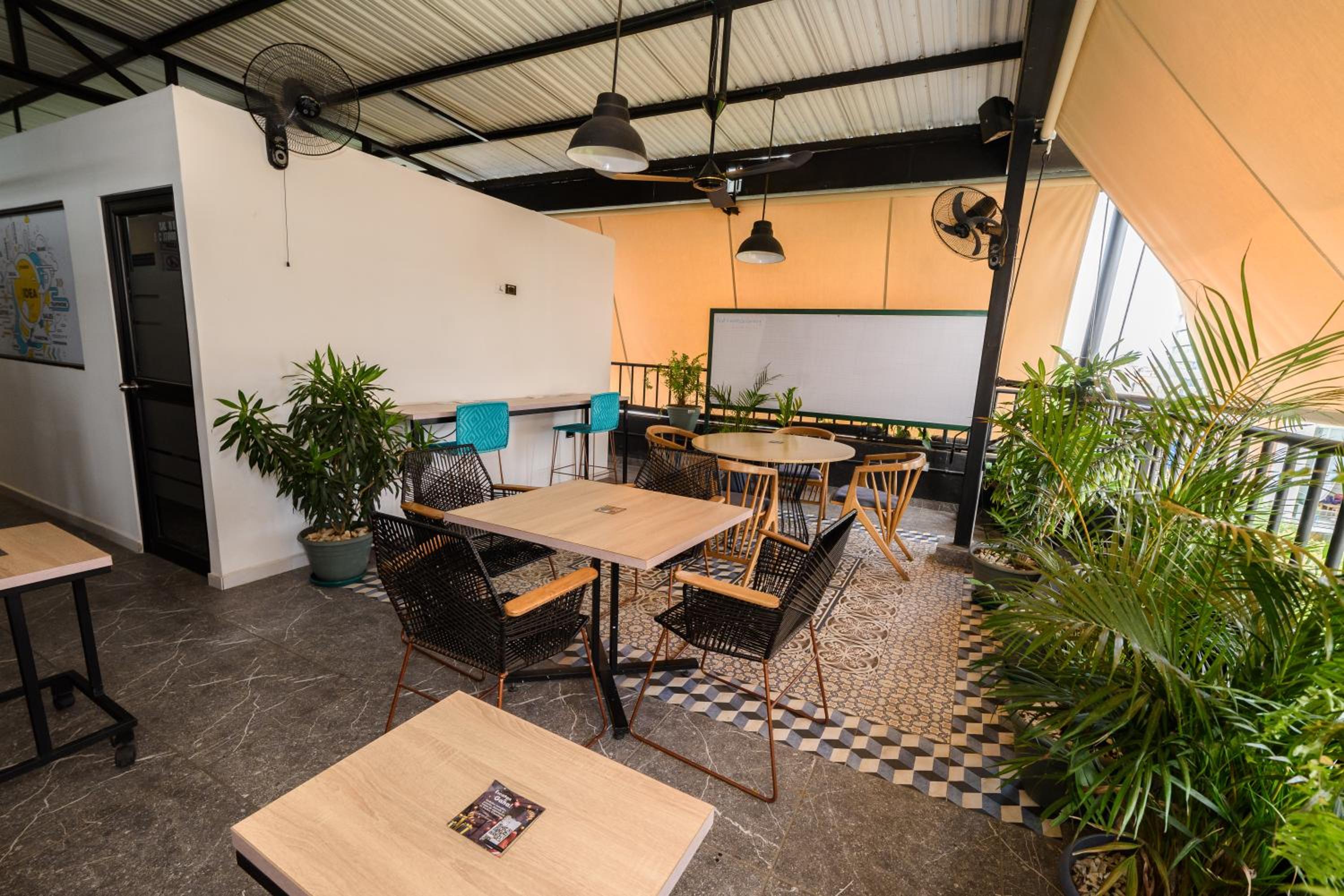 Caobos Center Coliving & Coworking