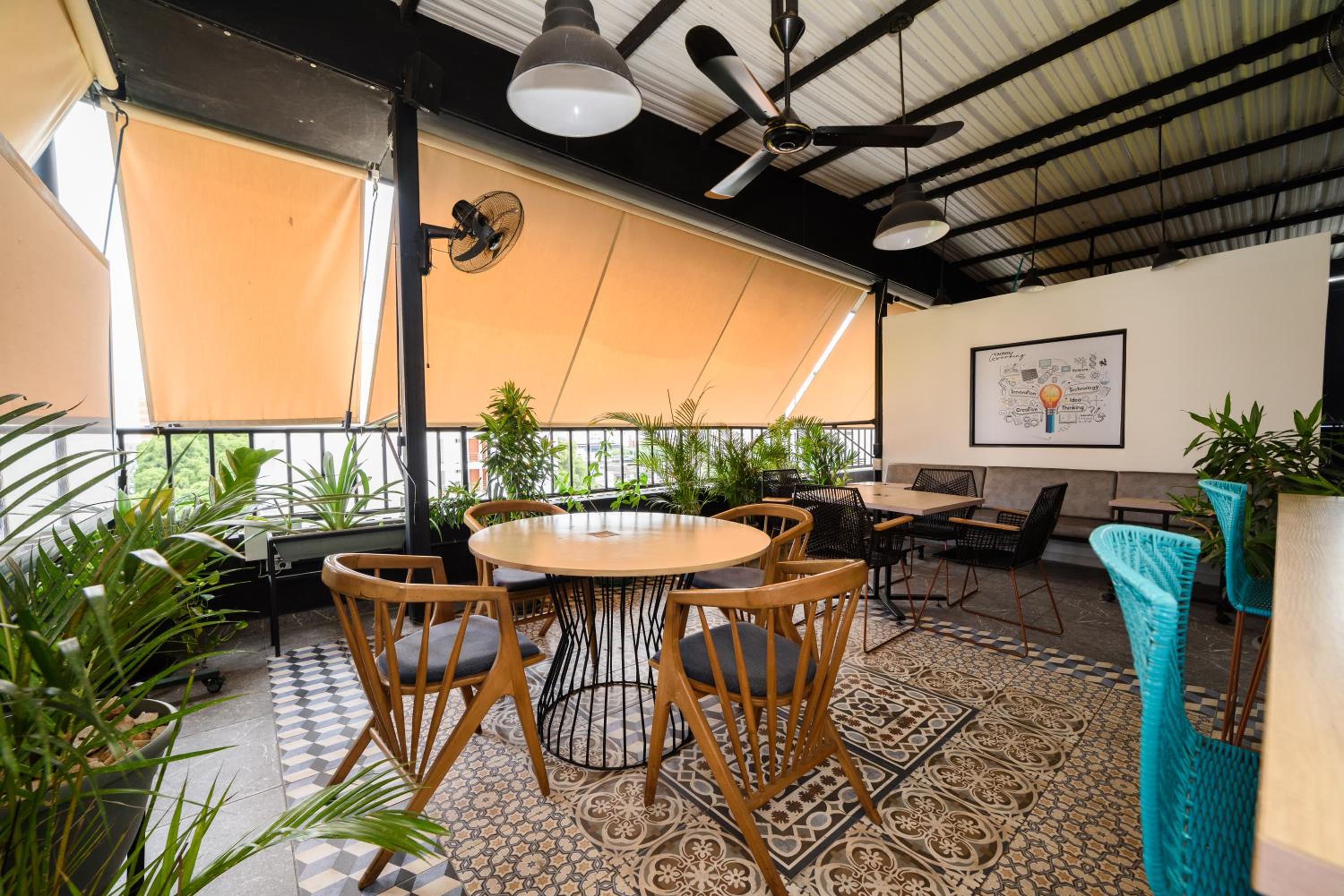 Caobos Center Coliving & Coworking