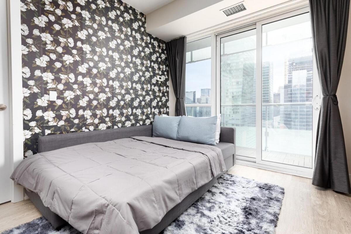Lux Downtown Suite CN Tower Views w Parking