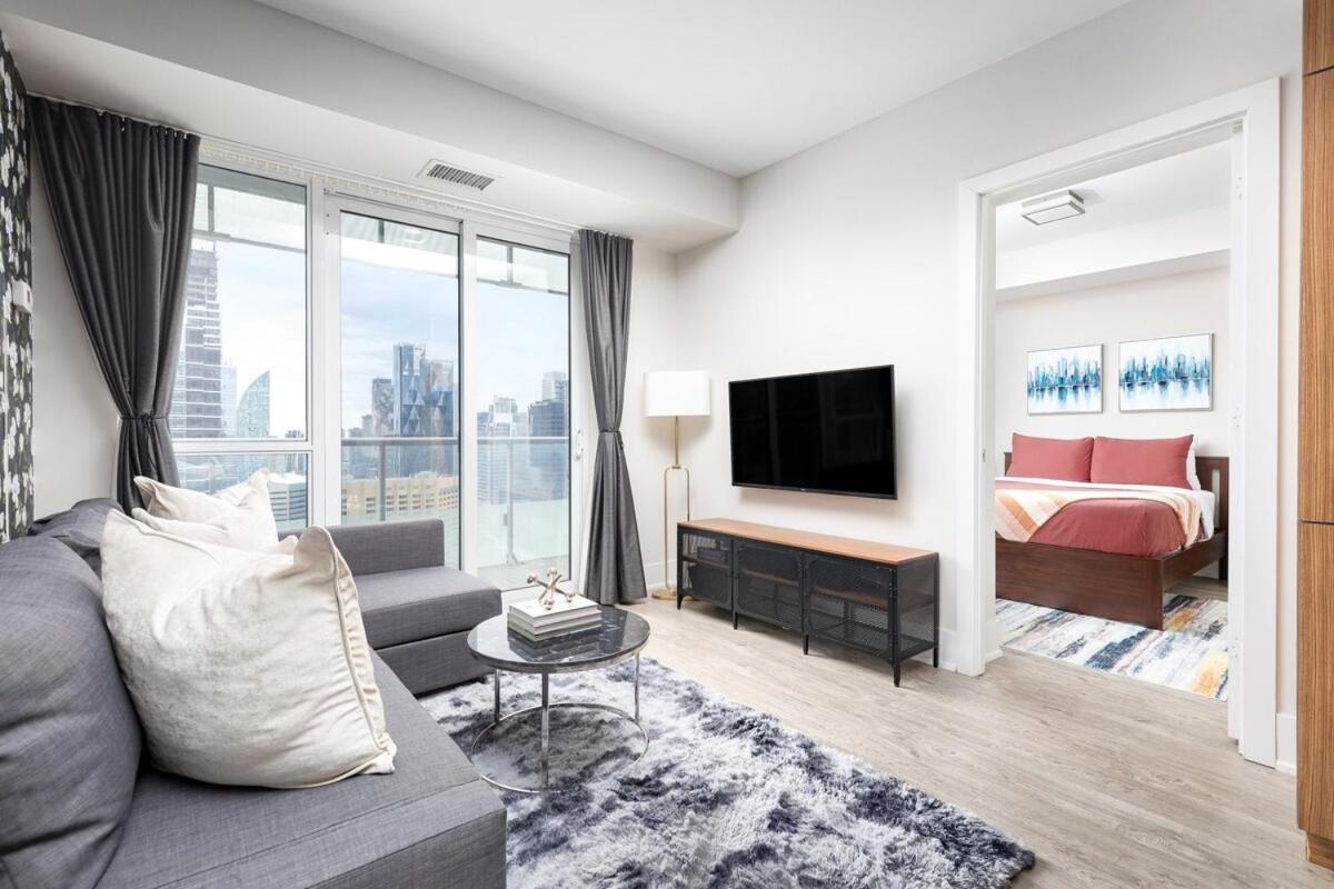 Lux Downtown Suite CN Tower Views w Parking