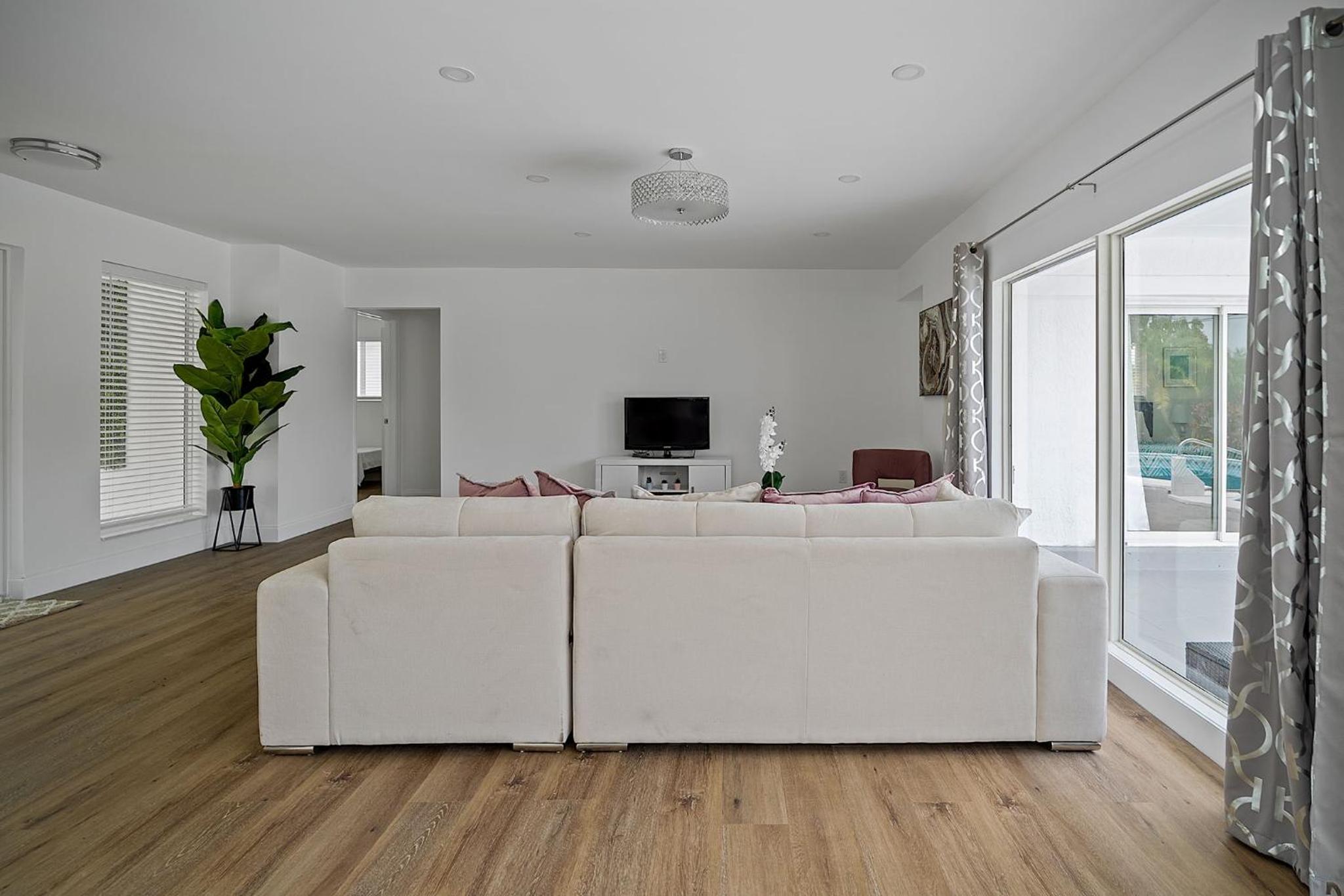 Dreamy 4BR Getaway with Private Pool & Luxe Patio in Miramar! view 5