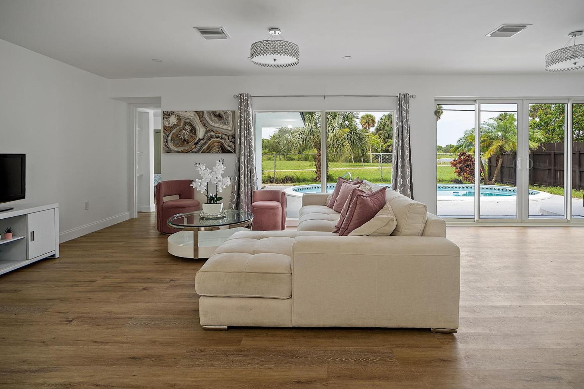 Dreamy 4BR Getaway with Private Pool & Luxe Patio in Miramar! view 2