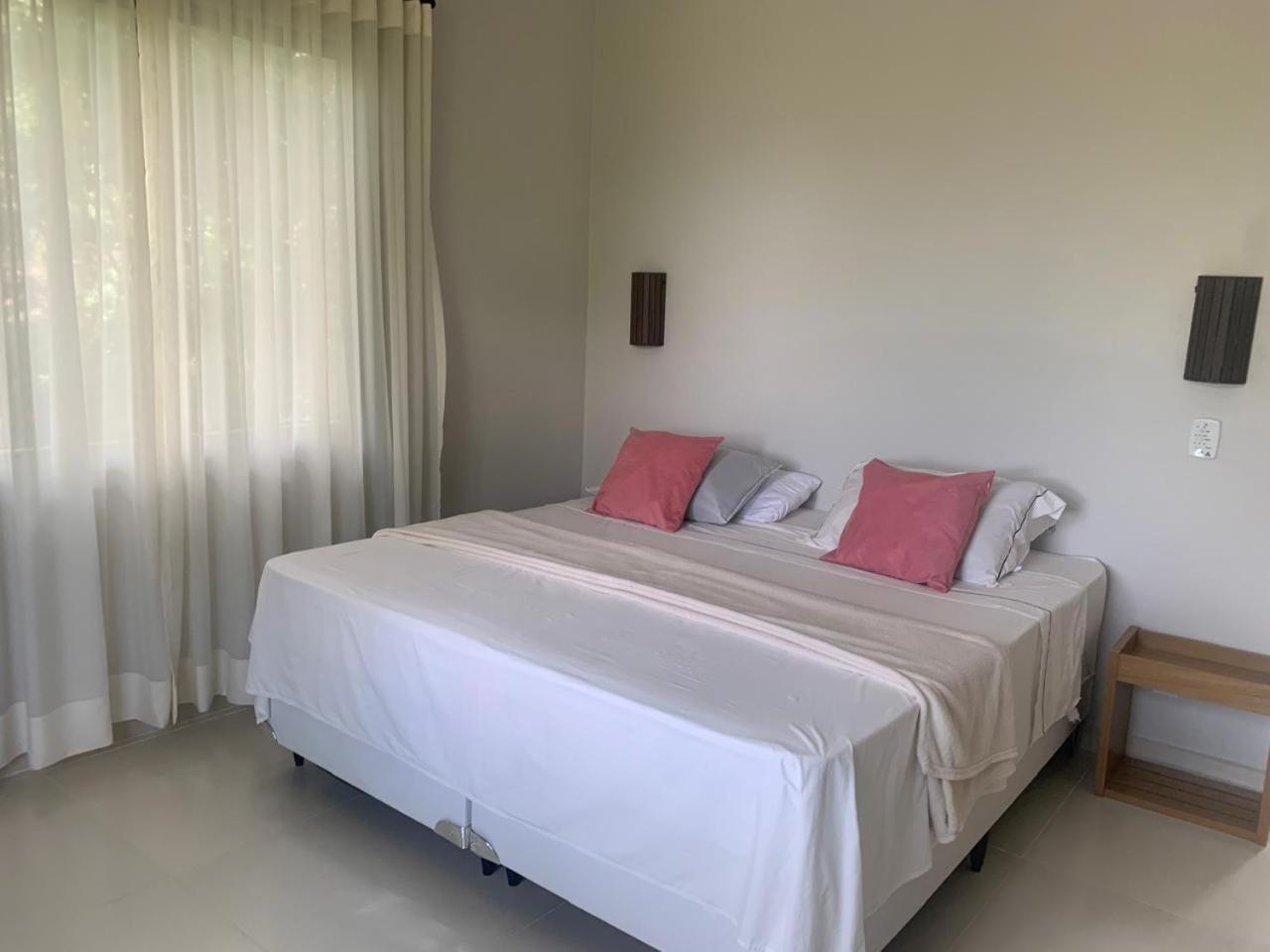 Casa vista mar com piscina e perto das praias e centro