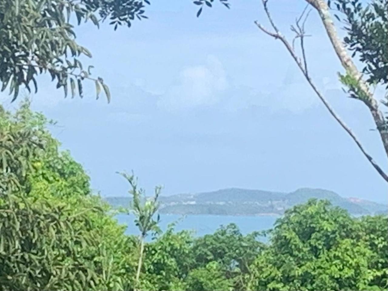 Casa vista mar com piscina e perto das praias e centro