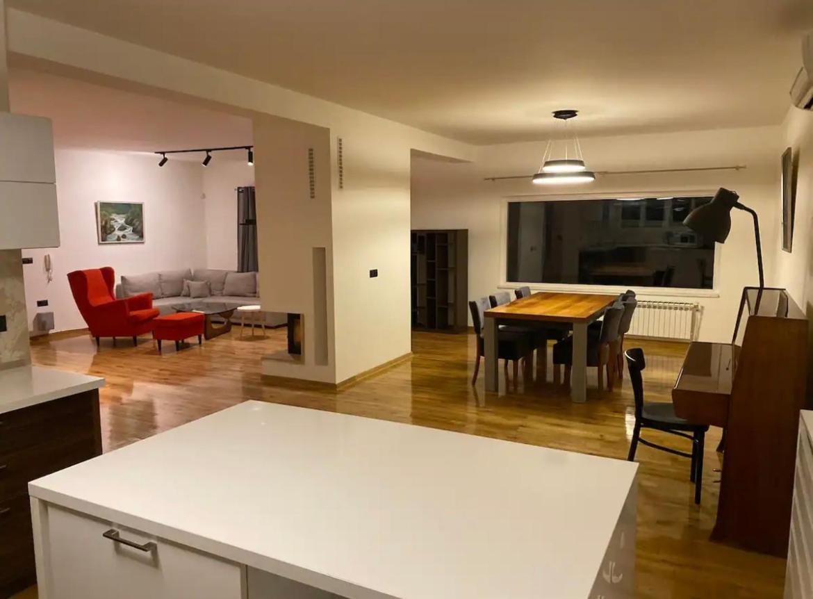 Deluxe Flat