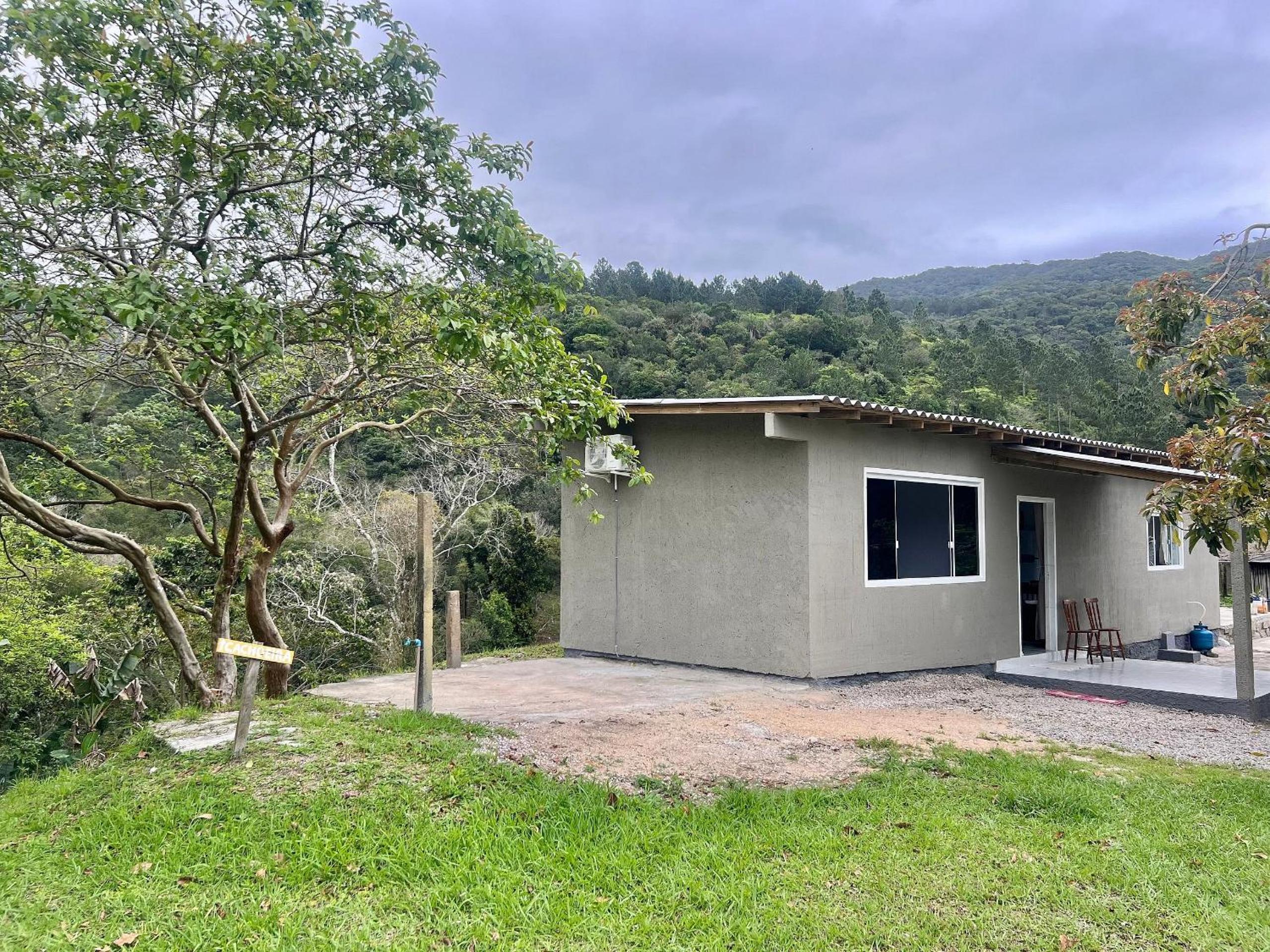 Vista montanha! Com acesso a cachoeira - NU03I