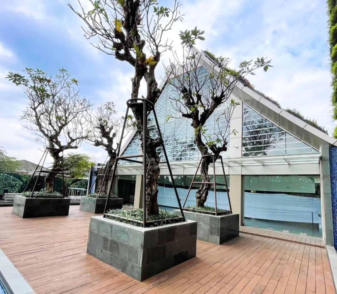 1BR SmartApart Luxury Landmark Residence view 2