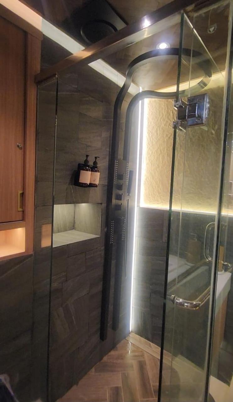 1BR SmartApart Luxury Landmark Residence view 3