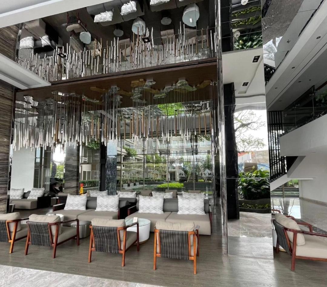 1BR SmartApart Luxury Landmark Residence view 4