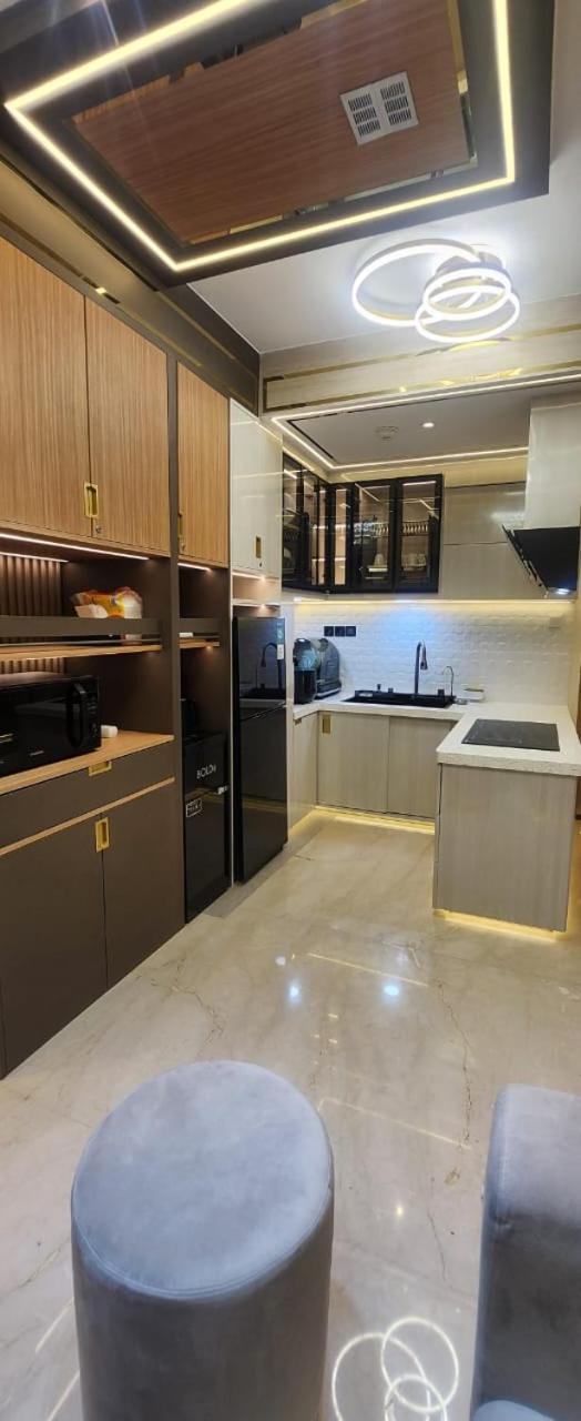 1BR SmartApart Luxury Landmark Residence view 5