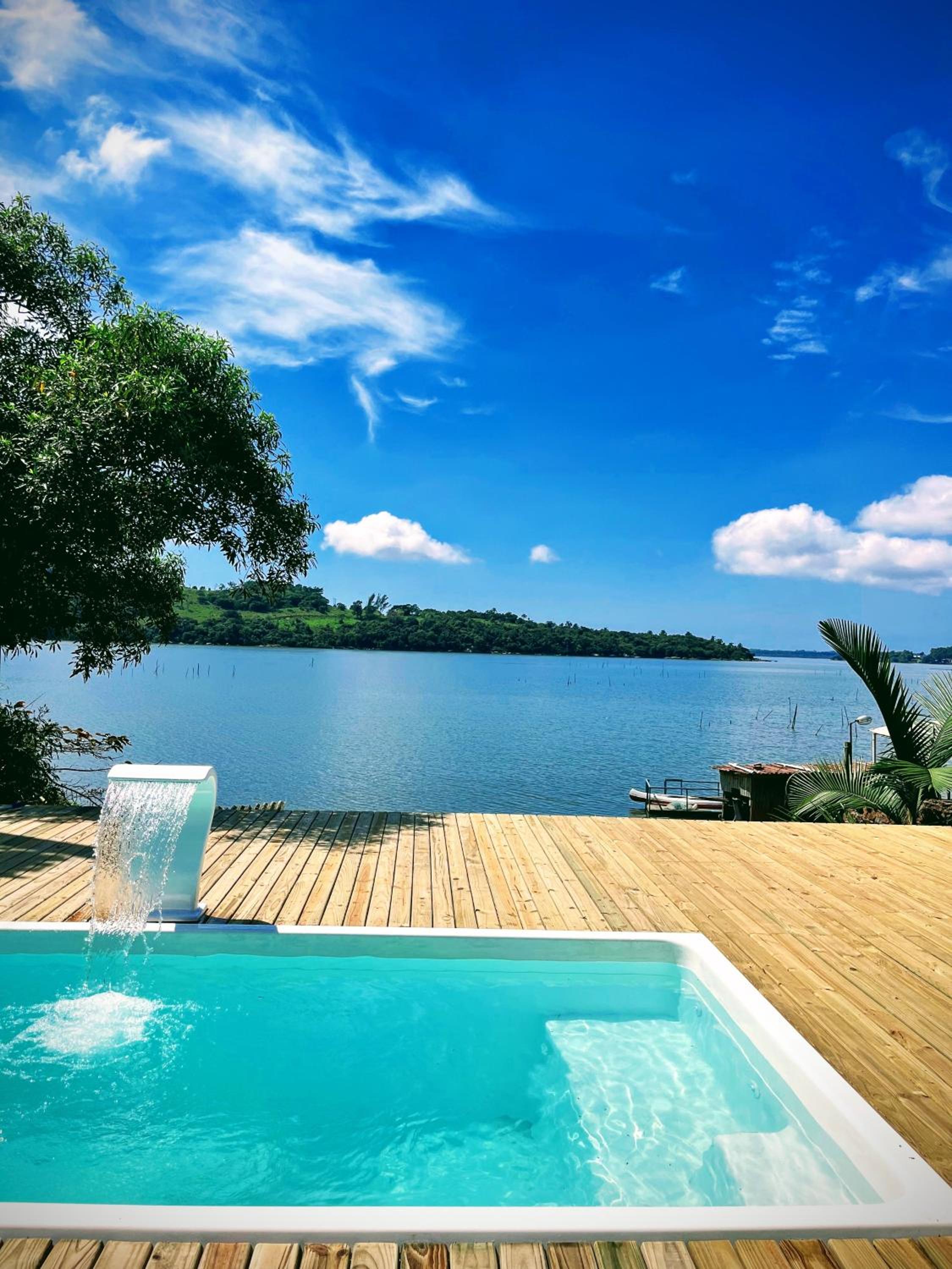 Chalé Beira da Lagoa Jacuzzi, Lareira e Piscina