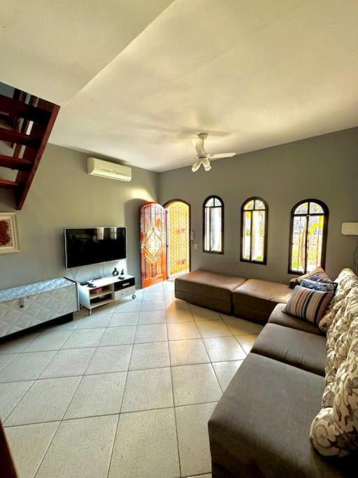 Casa na praia condomínio, com piscina!
