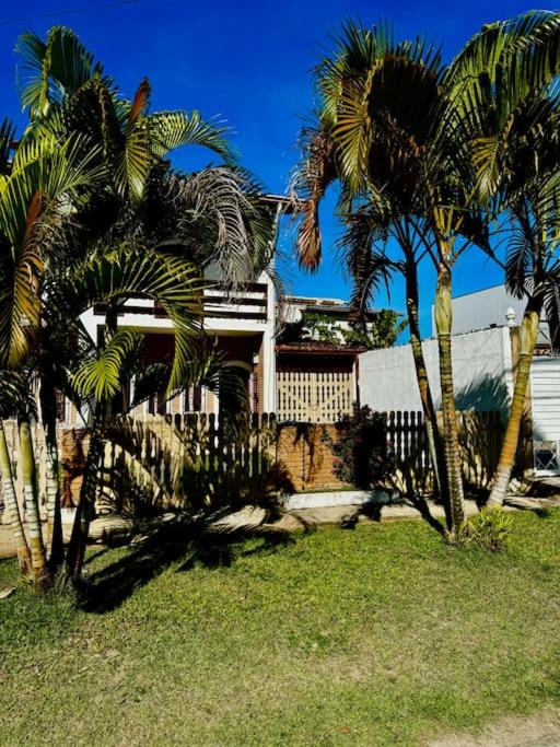 Casa na praia condomínio, com piscina!