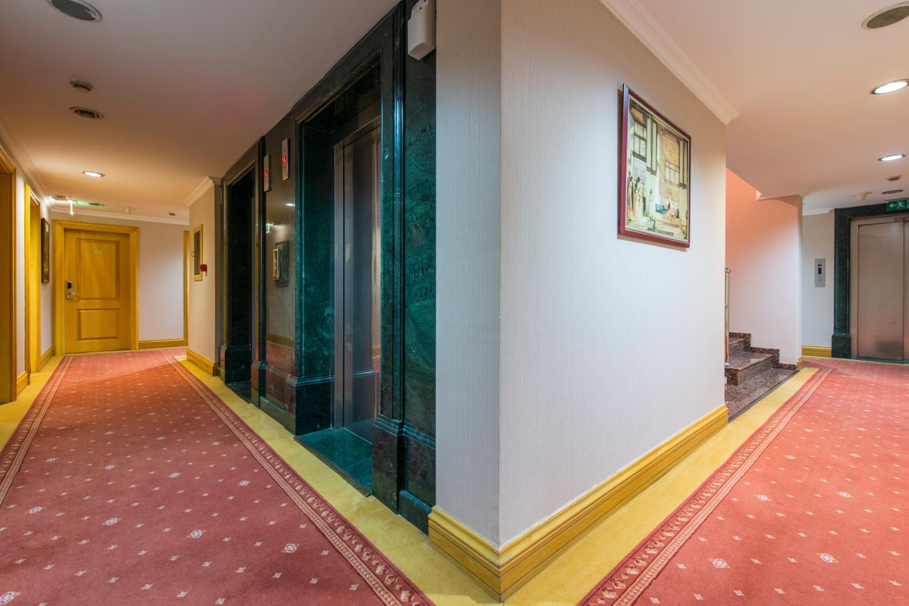 Akar International Hotel - Image 25