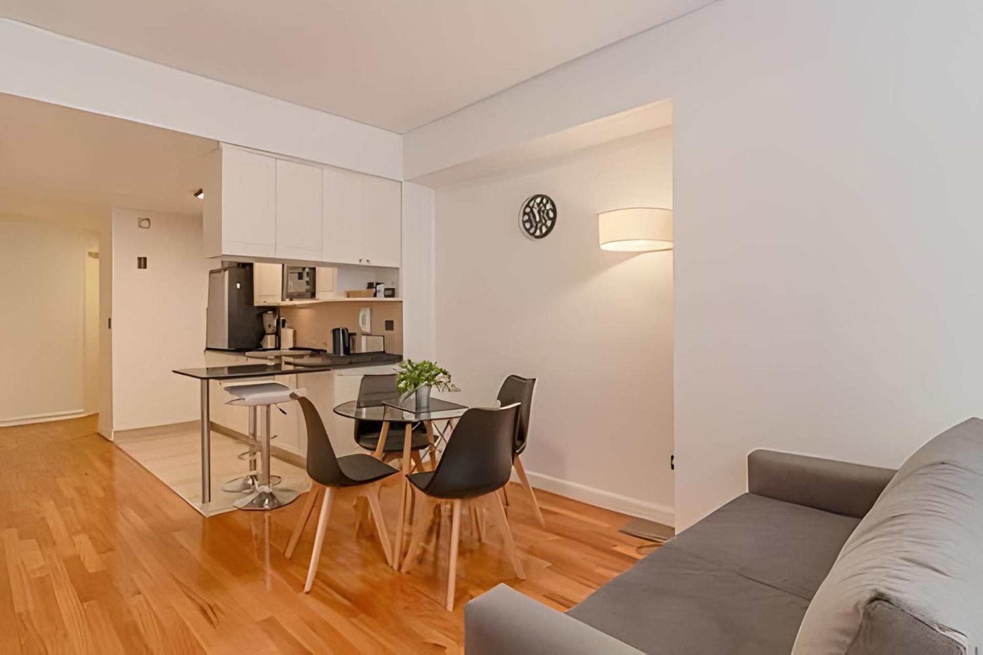 Arenales: Modern Apartments with Pool and 24-Hour Security in Recoleta