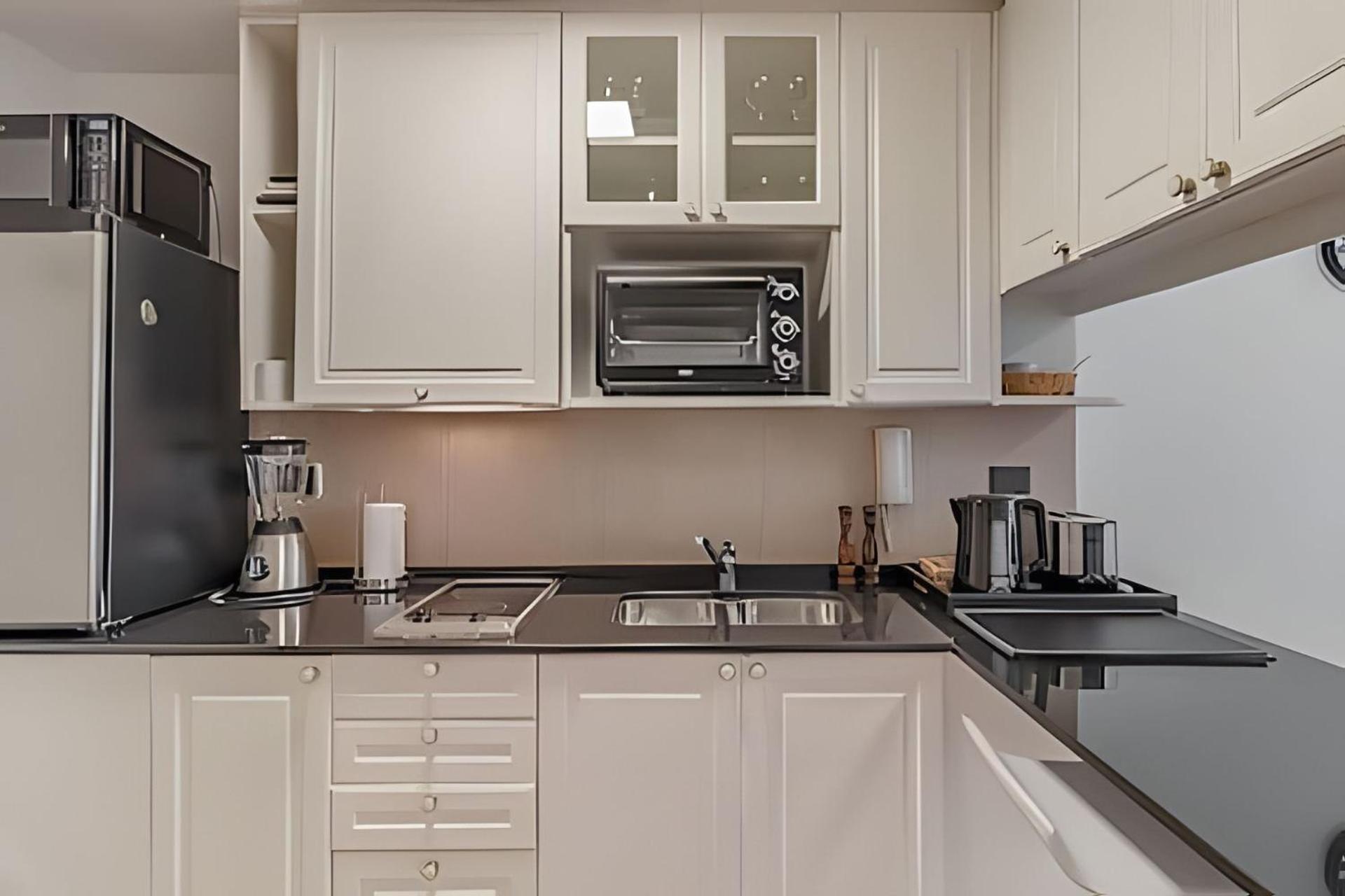 Arenales: Modern Apartments with Pool and 24-Hour Security in Recoleta