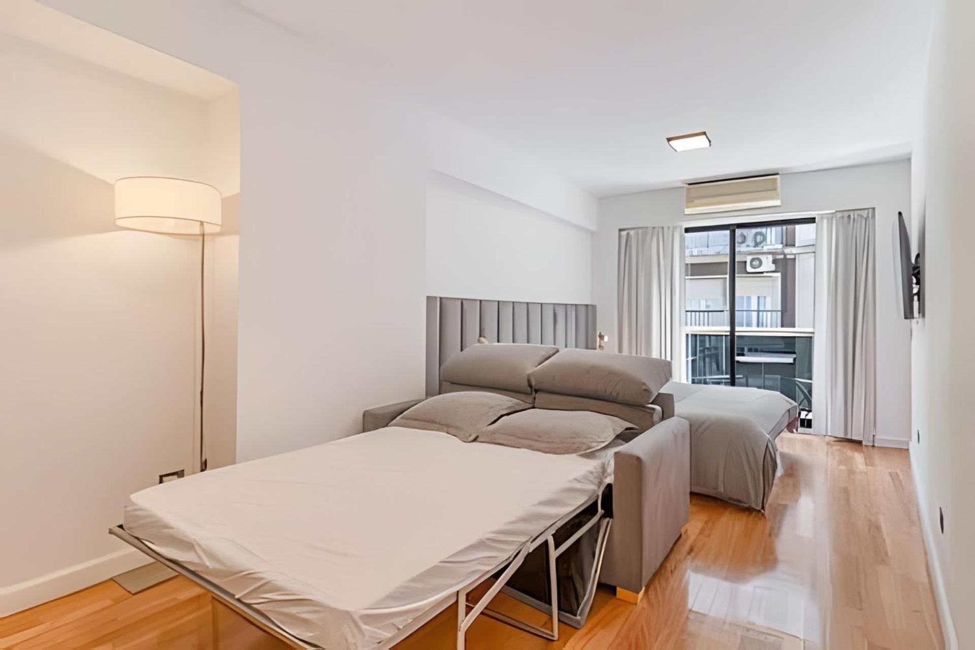 Arenales: Modern Apartments with Pool and 24-Hour Security in Recoleta