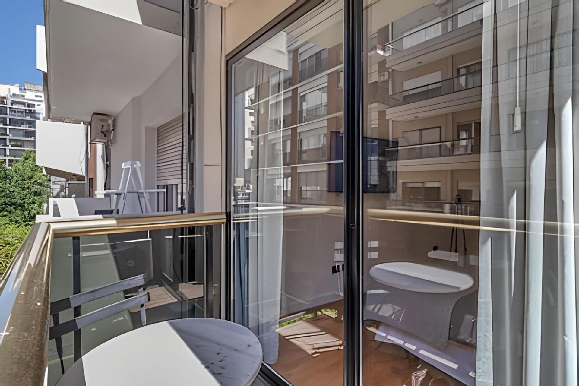 Arenales: Modern Apartments with Pool and 24-Hour Security in Recoleta