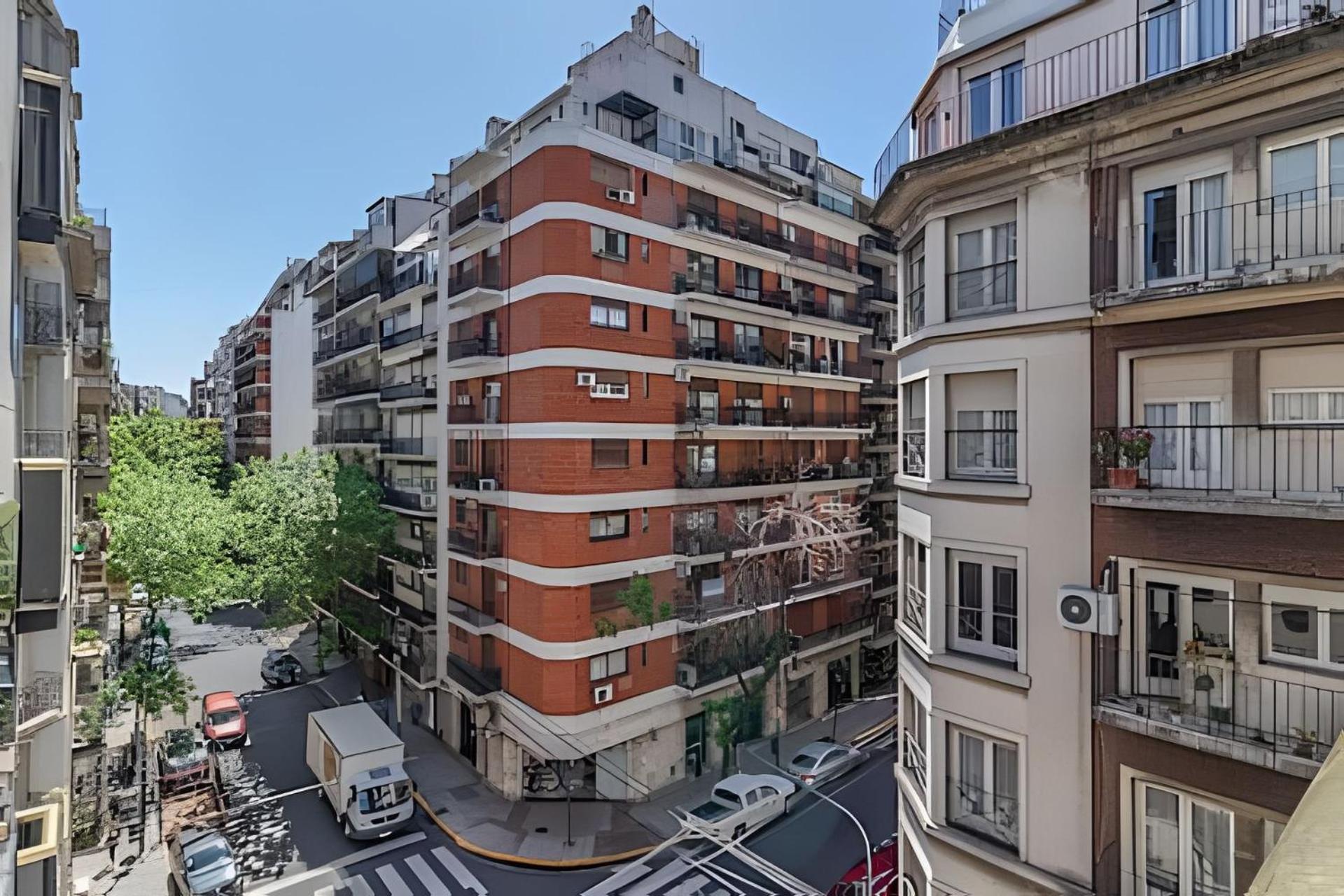 Arenales: Modern Apartments with Pool and 24-Hour Security in Recoleta