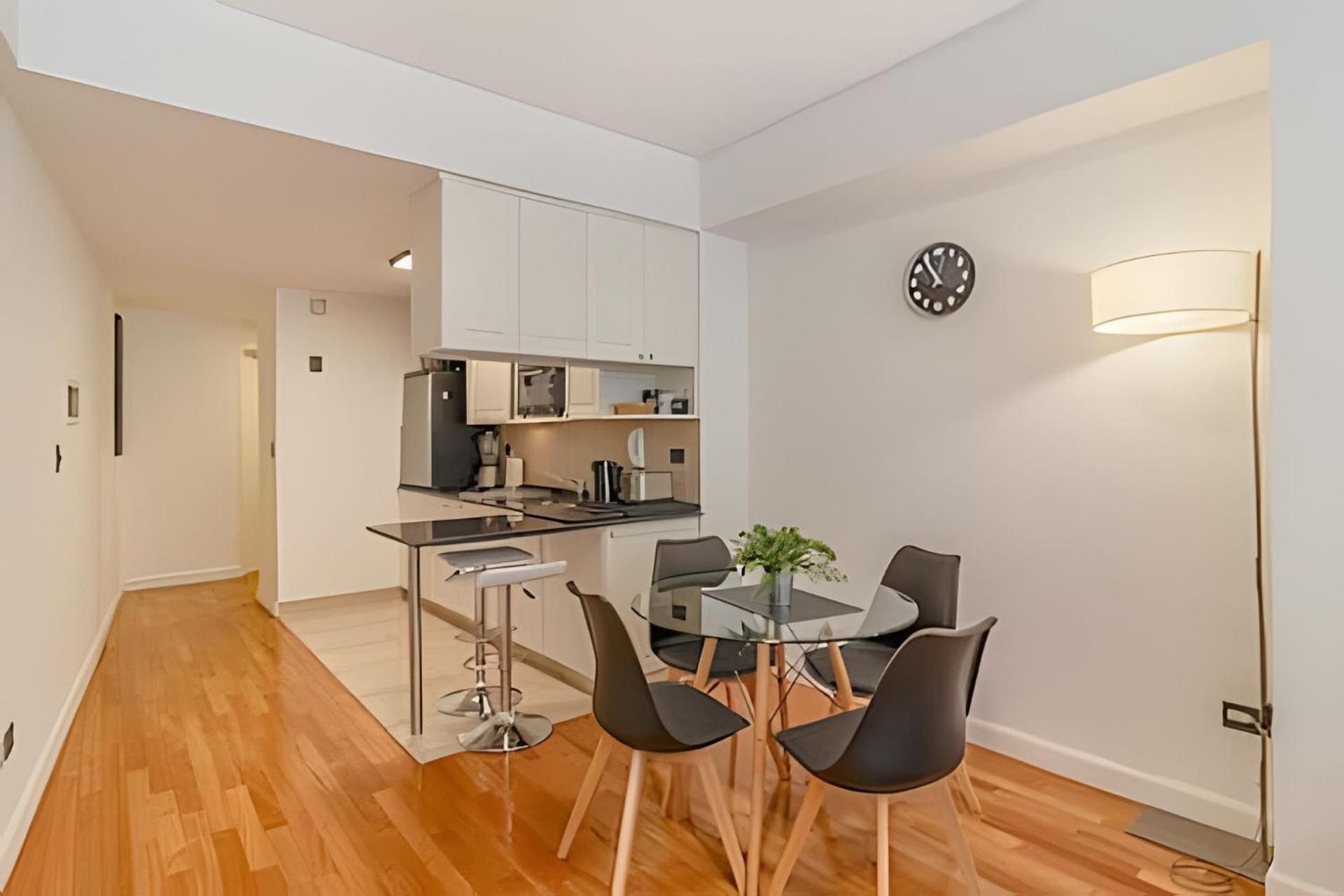 Arenales: Modern Apartments with Pool and 24-Hour Security in Recoleta