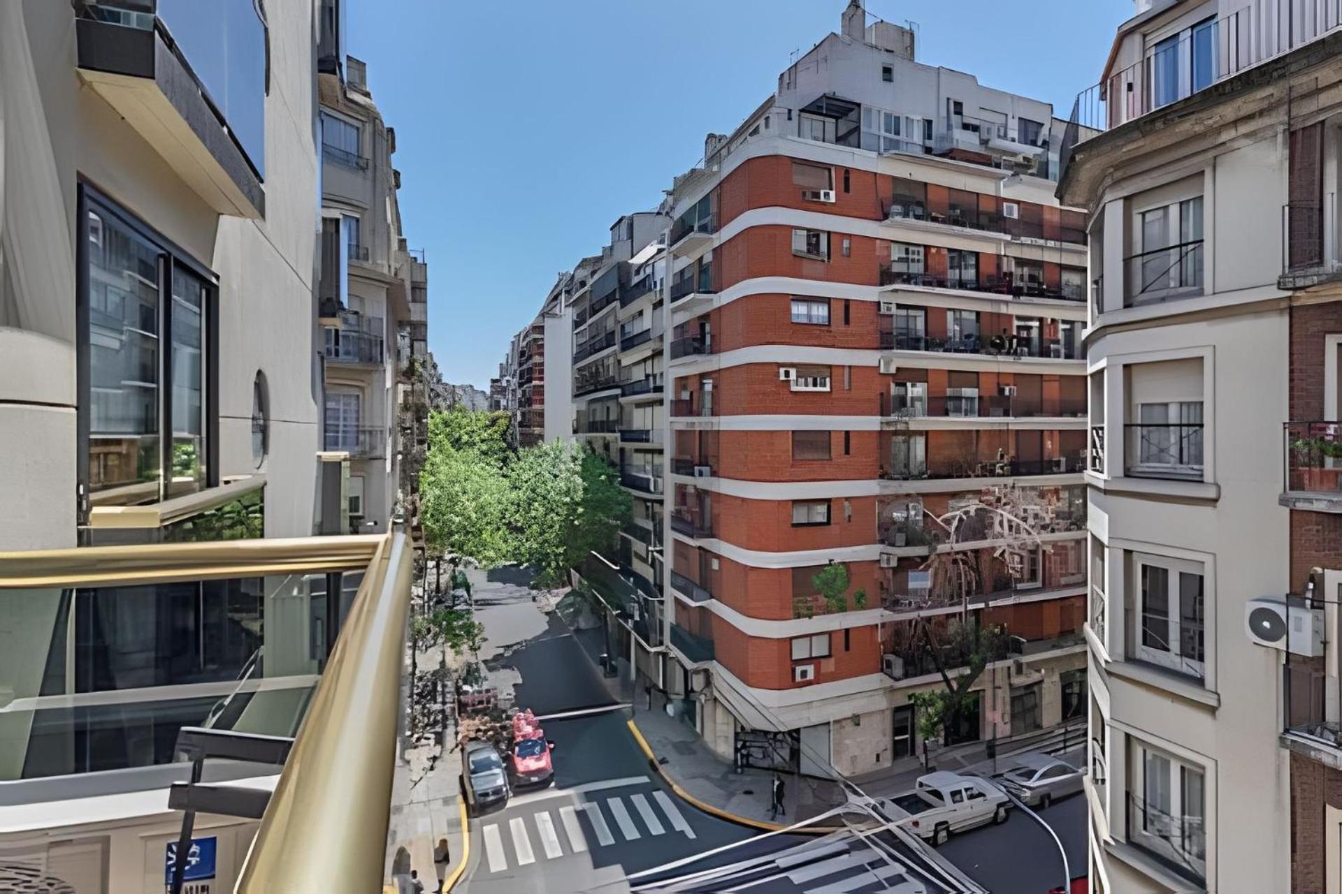 Arenales: Modern Apartments with Pool and 24-Hour Security in Recoleta