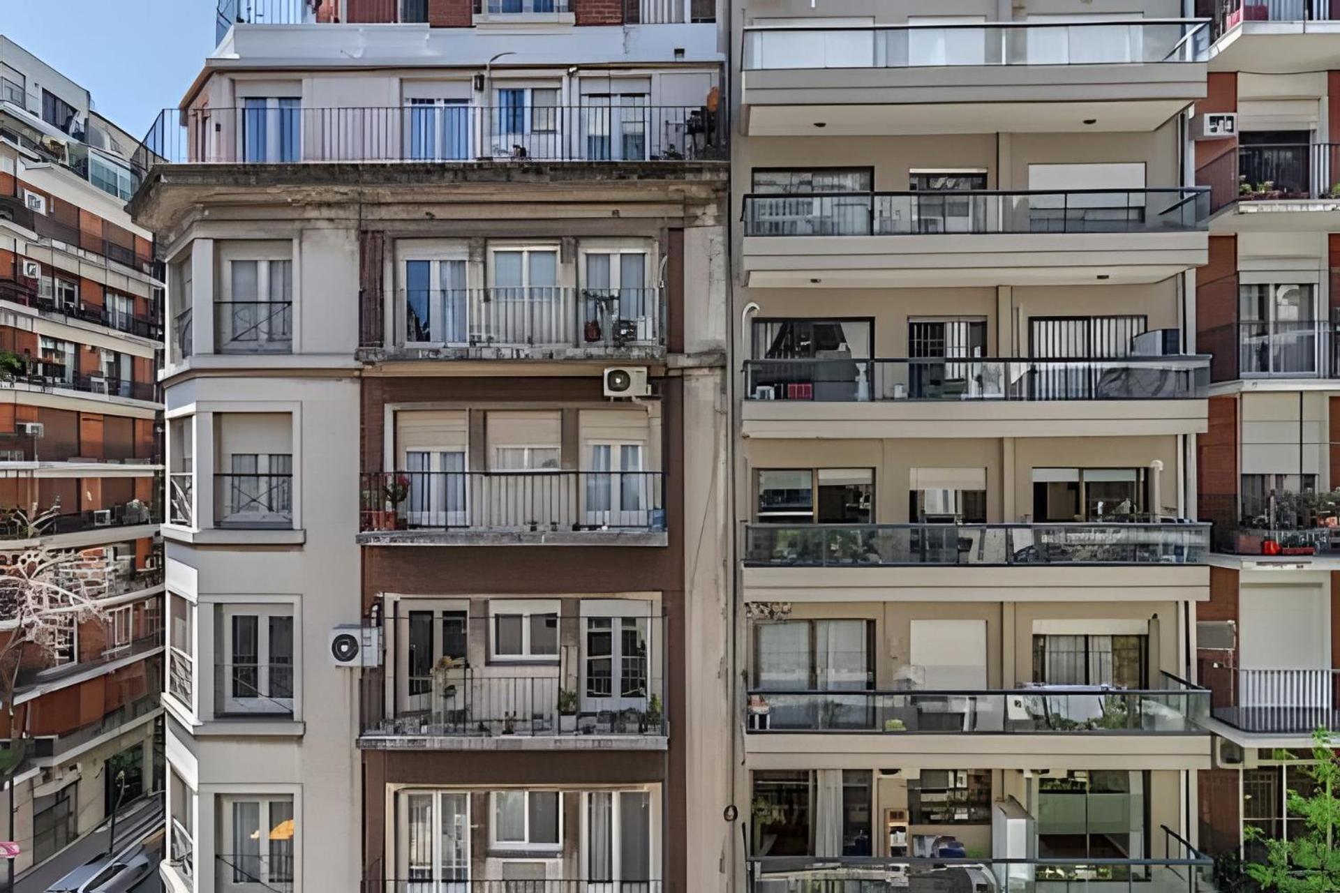 Arenales: Modern Apartments with Pool and 24-Hour Security in Recoleta