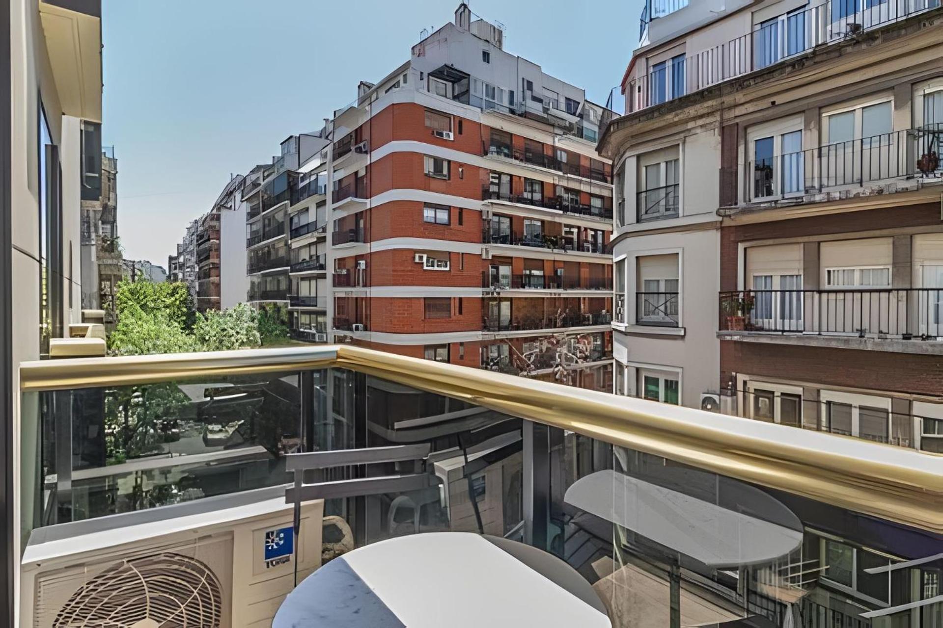 Arenales: Modern Apartments with Pool and 24-Hour Security in Recoleta