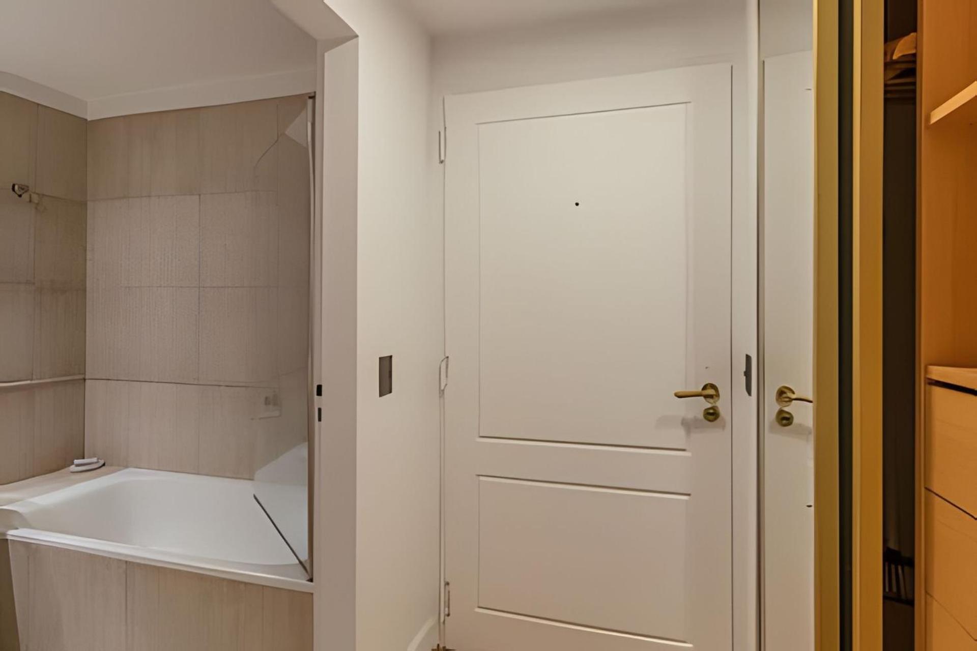 Arenales: Modern Apartments with Pool and 24-Hour Security in Recoleta