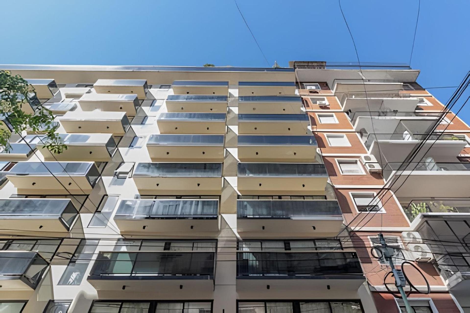 Arenales: Modern Apartments with Pool and 24-Hour Security in Recoleta