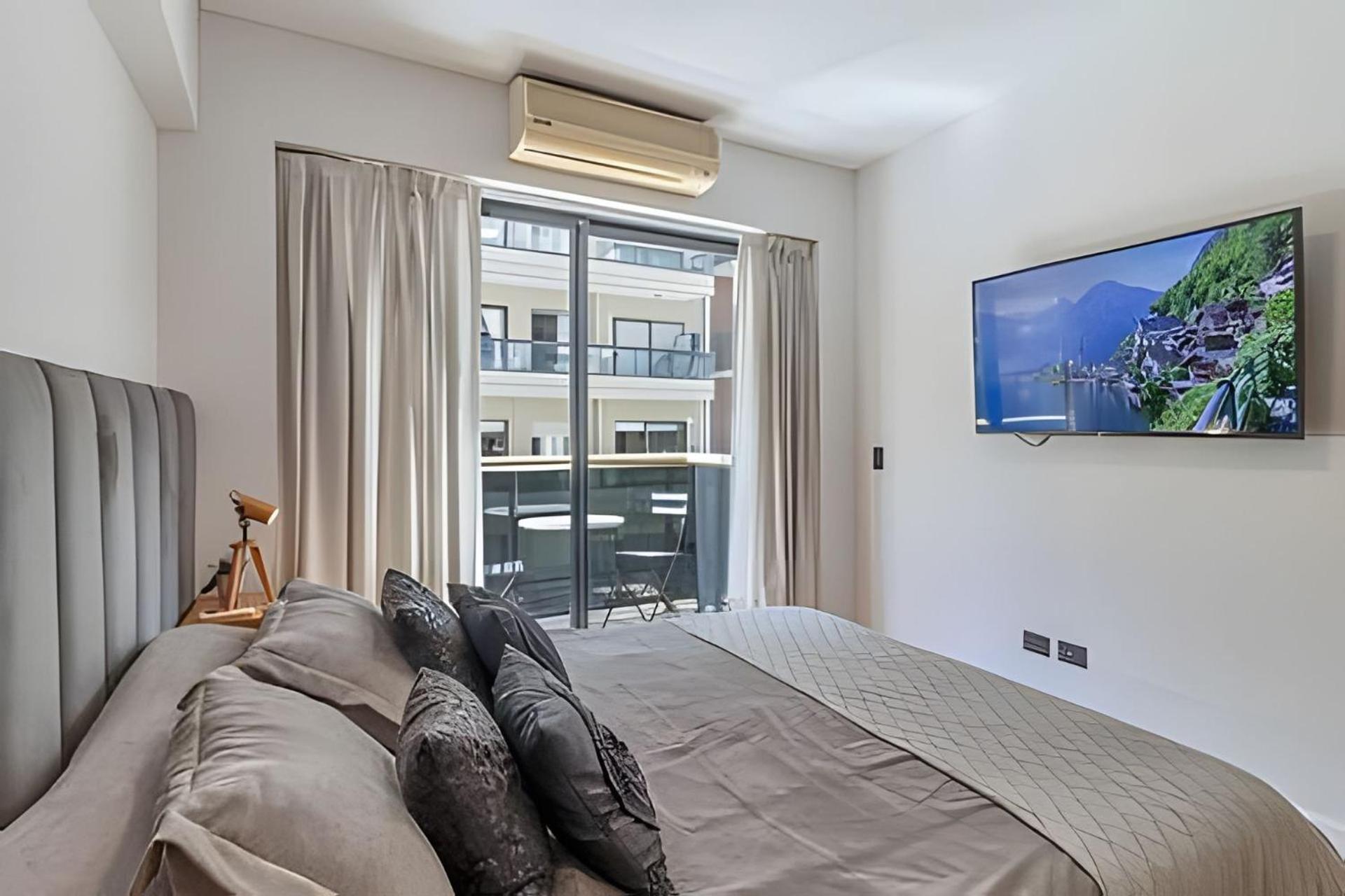 Arenales: Modern Apartments with Pool and 24-Hour Security in Recoleta