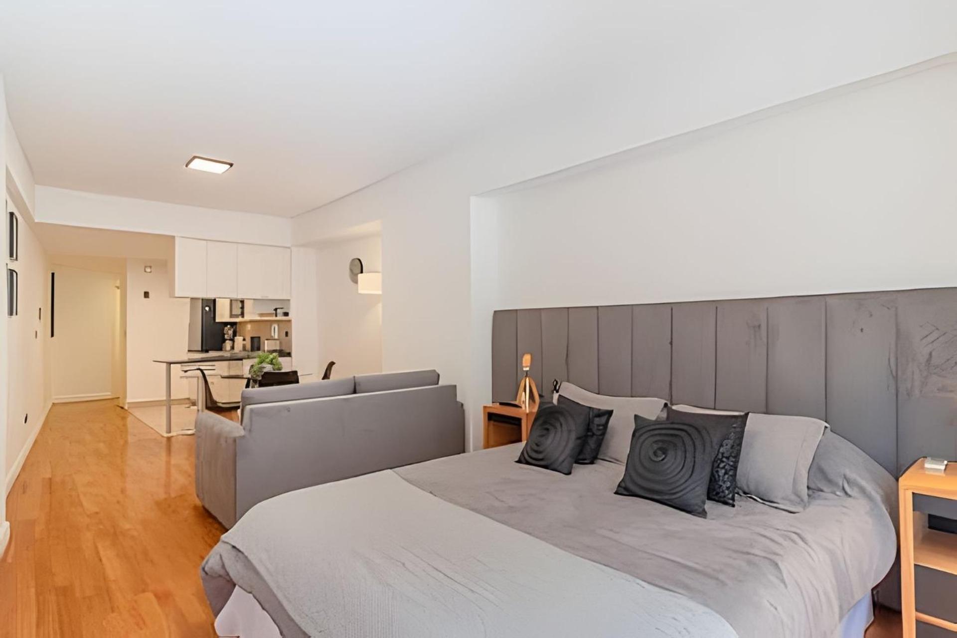 Arenales: Modern Apartments with Pool and 24-Hour Security in Recoleta