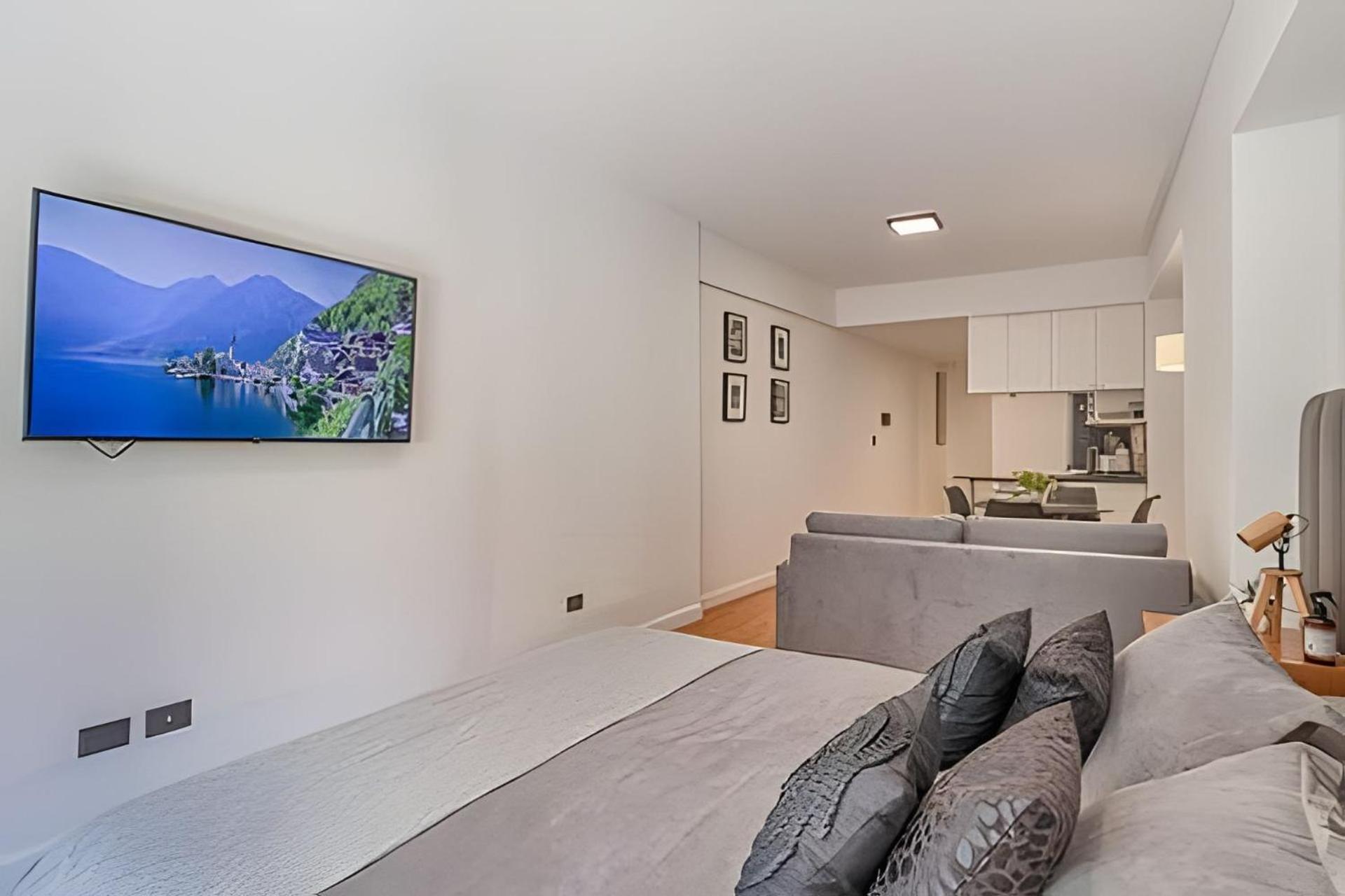 Arenales: Modern Apartments with Pool and 24-Hour Security in Recoleta