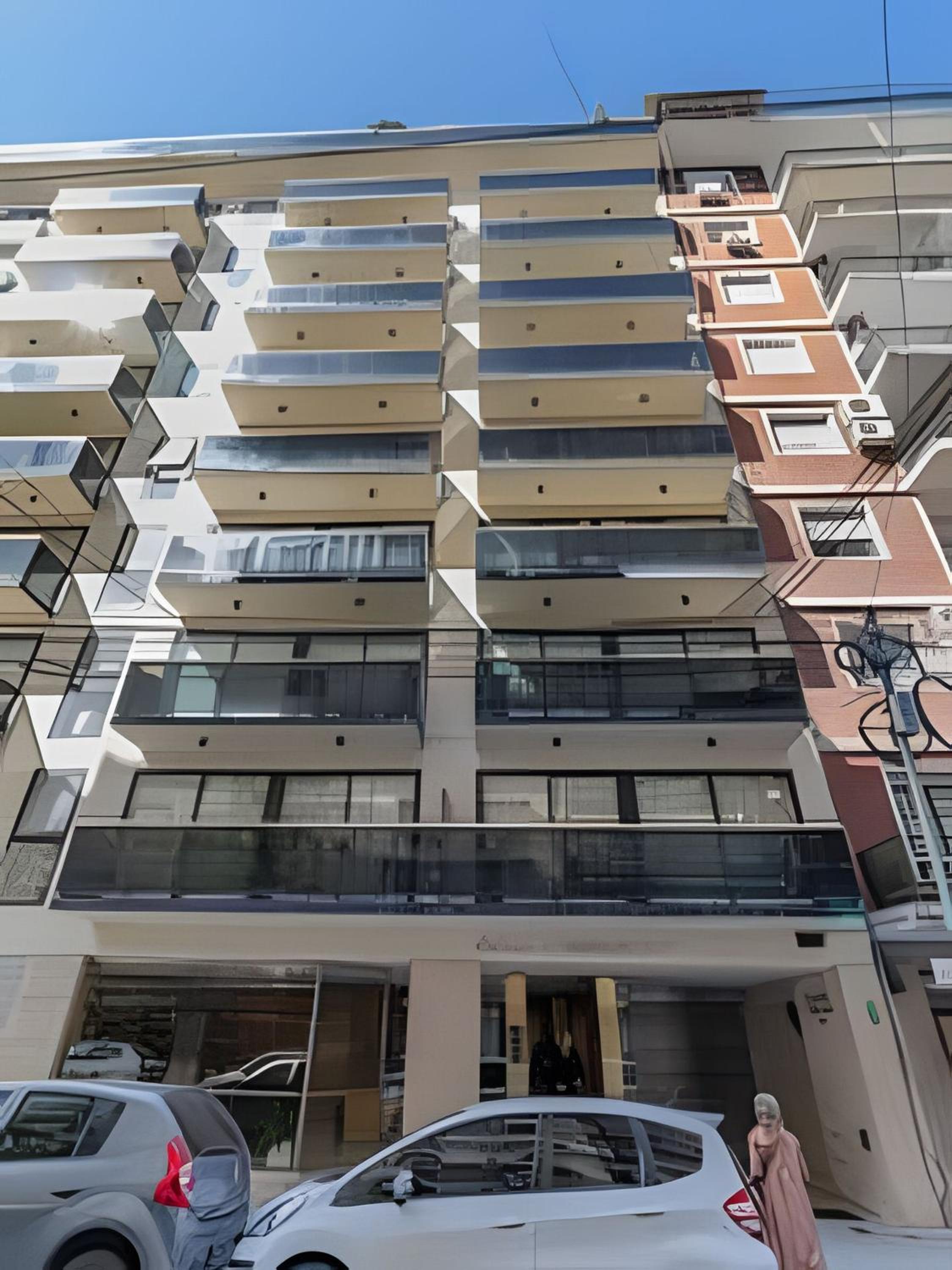 Arenales: Modern Apartments with Pool and 24-Hour Security in Recoleta