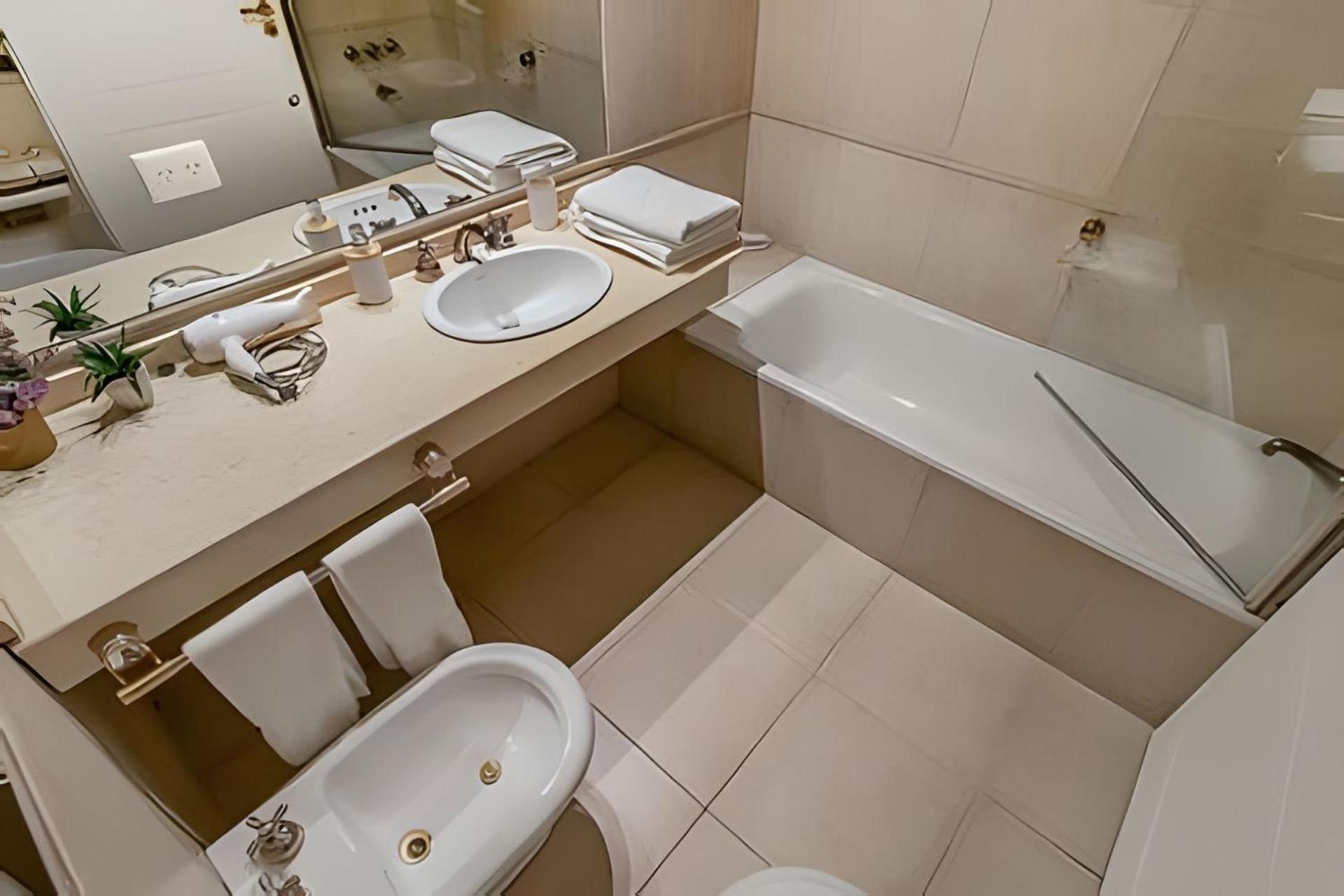 Arenales: Modern Apartments with Pool and 24-Hour Security in Recoleta