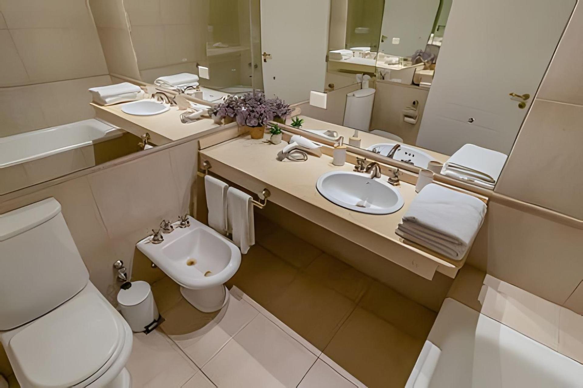 Arenales: Modern Apartments with Pool and 24-Hour Security in Recoleta