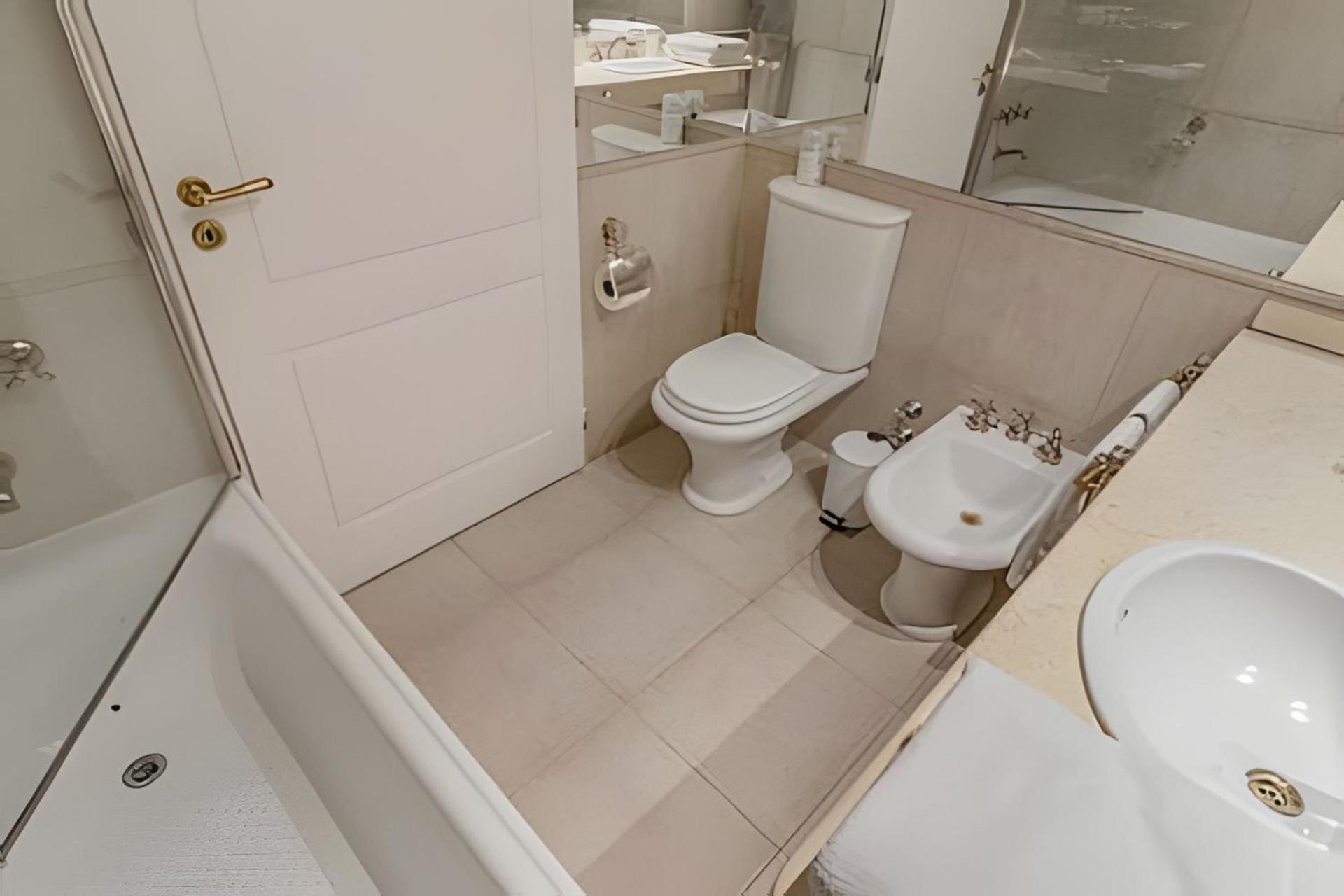 Arenales: Modern Apartments with Pool and 24-Hour Security in Recoleta