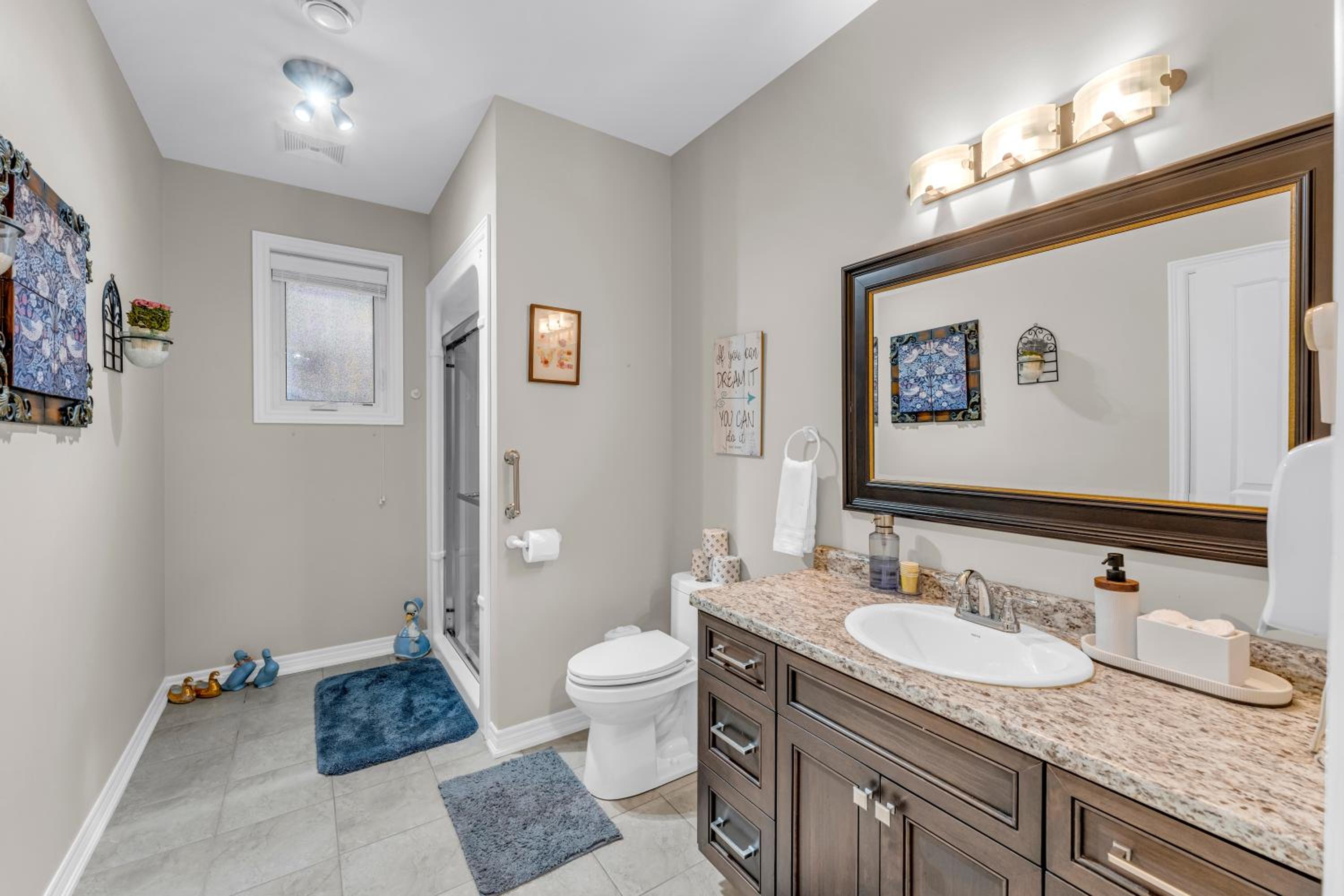 Royal Luxury - Home mins from Falls with Pool Table