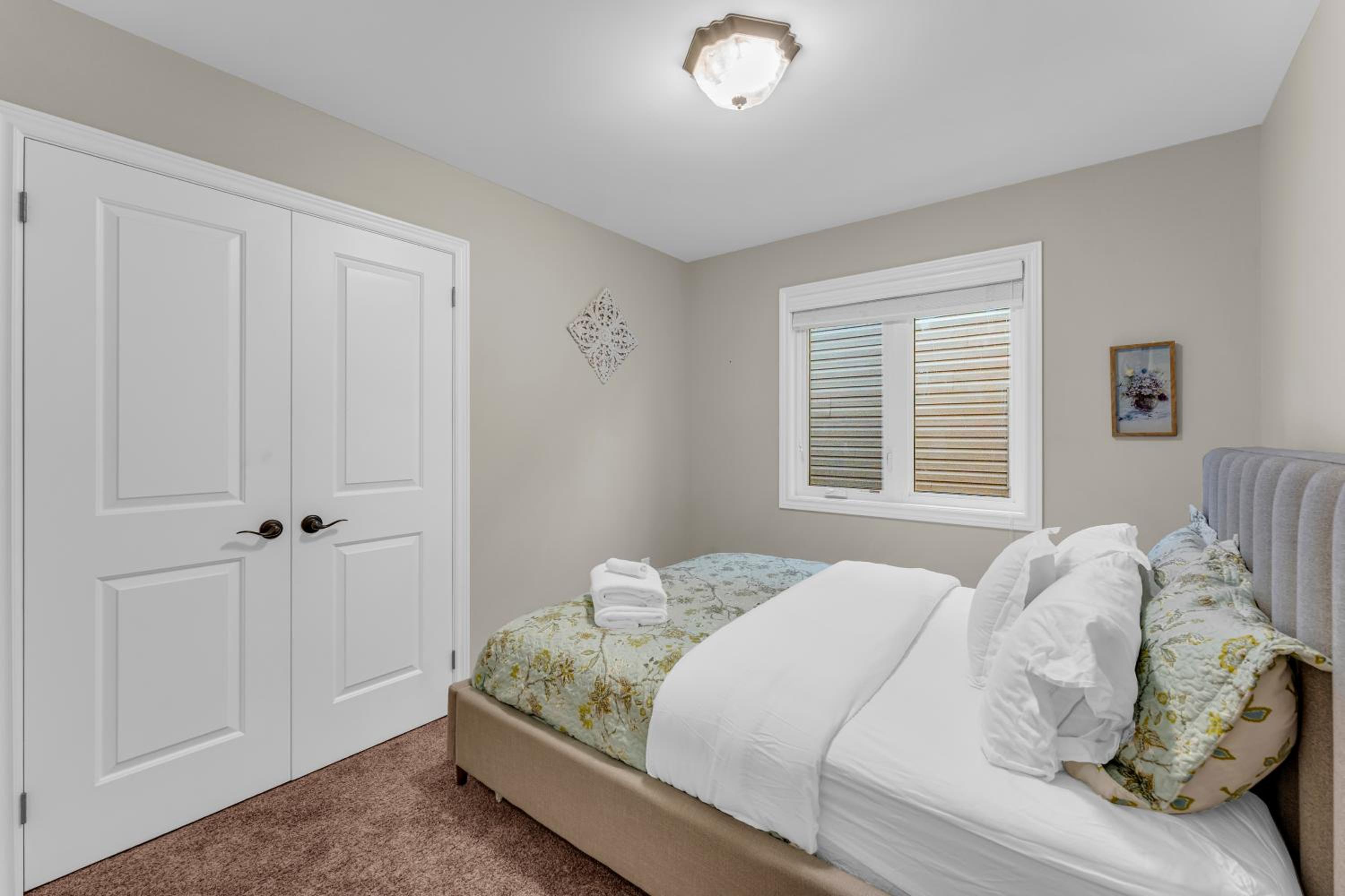Royal Luxury - Home mins from Falls with Pool Table
