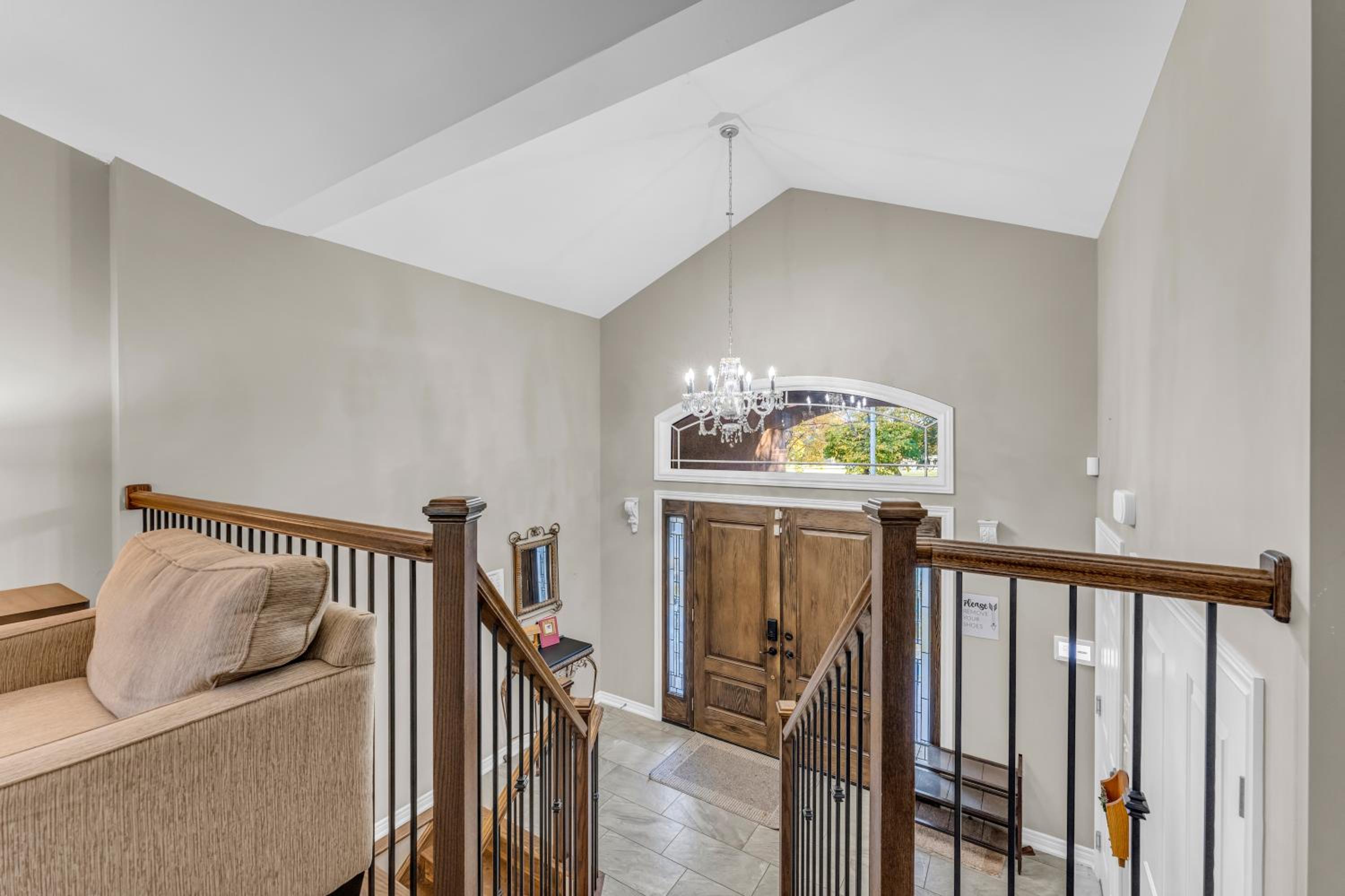 Royal Luxury - Home mins from Falls with Pool Table