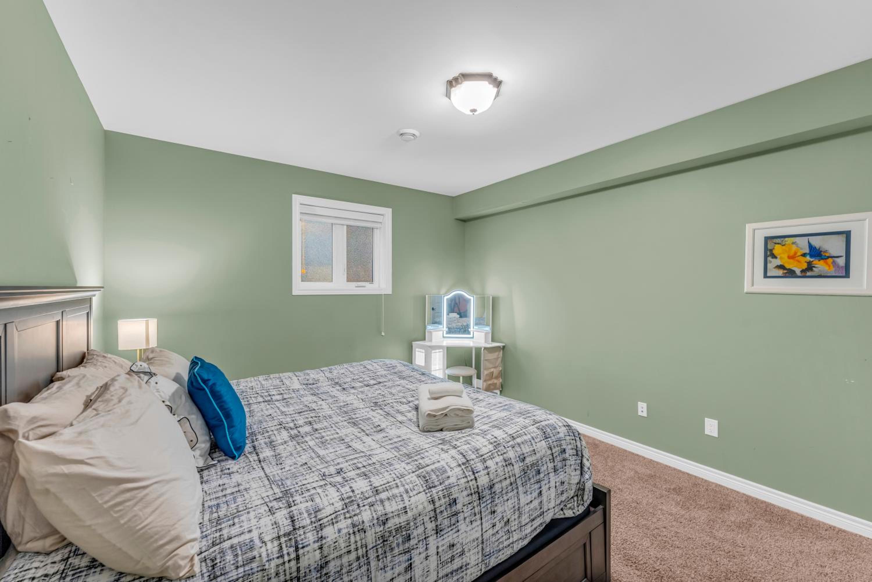 Royal Luxury - Home mins from Falls with Pool Table