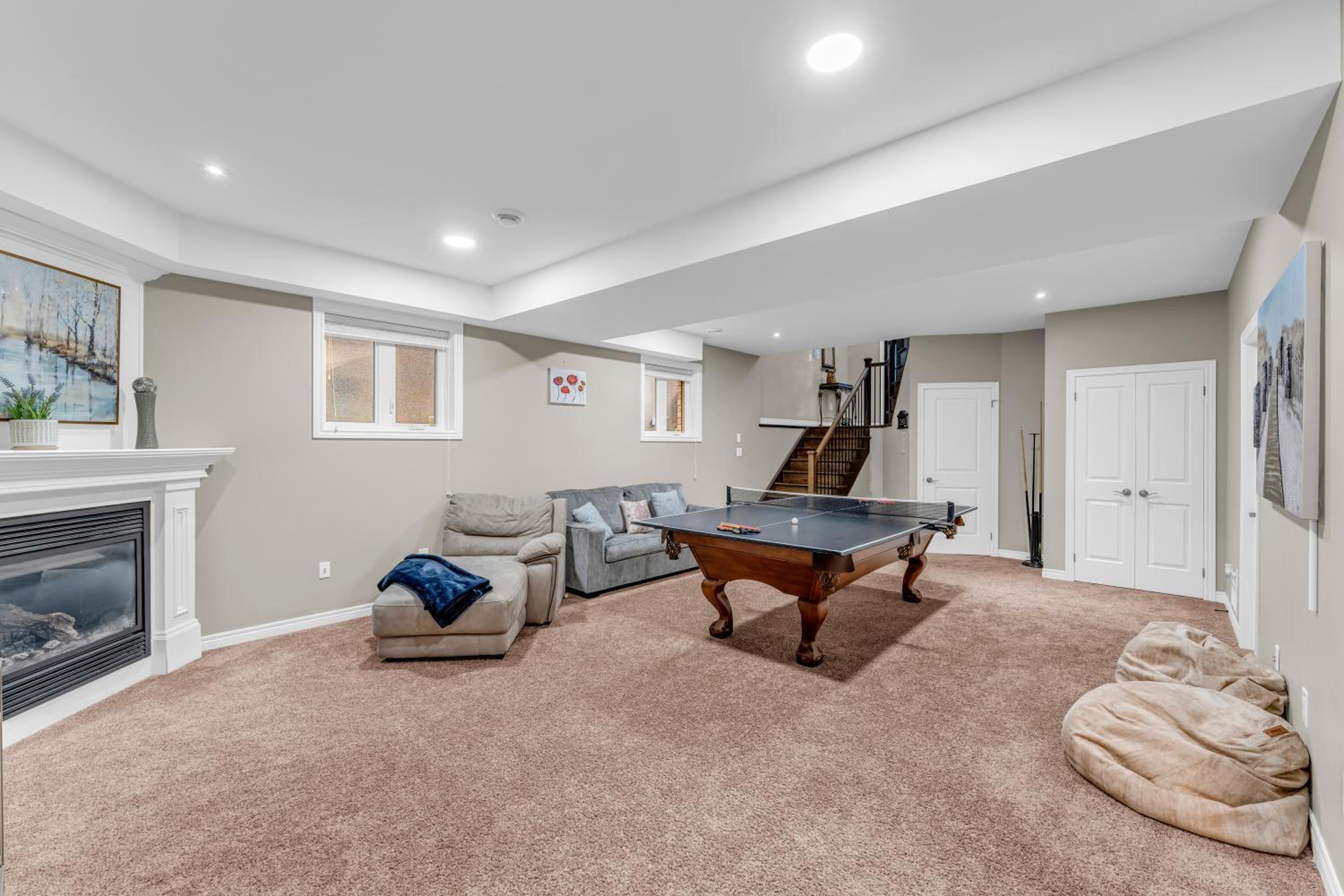 Royal Luxury - Home mins from Falls with Pool Table