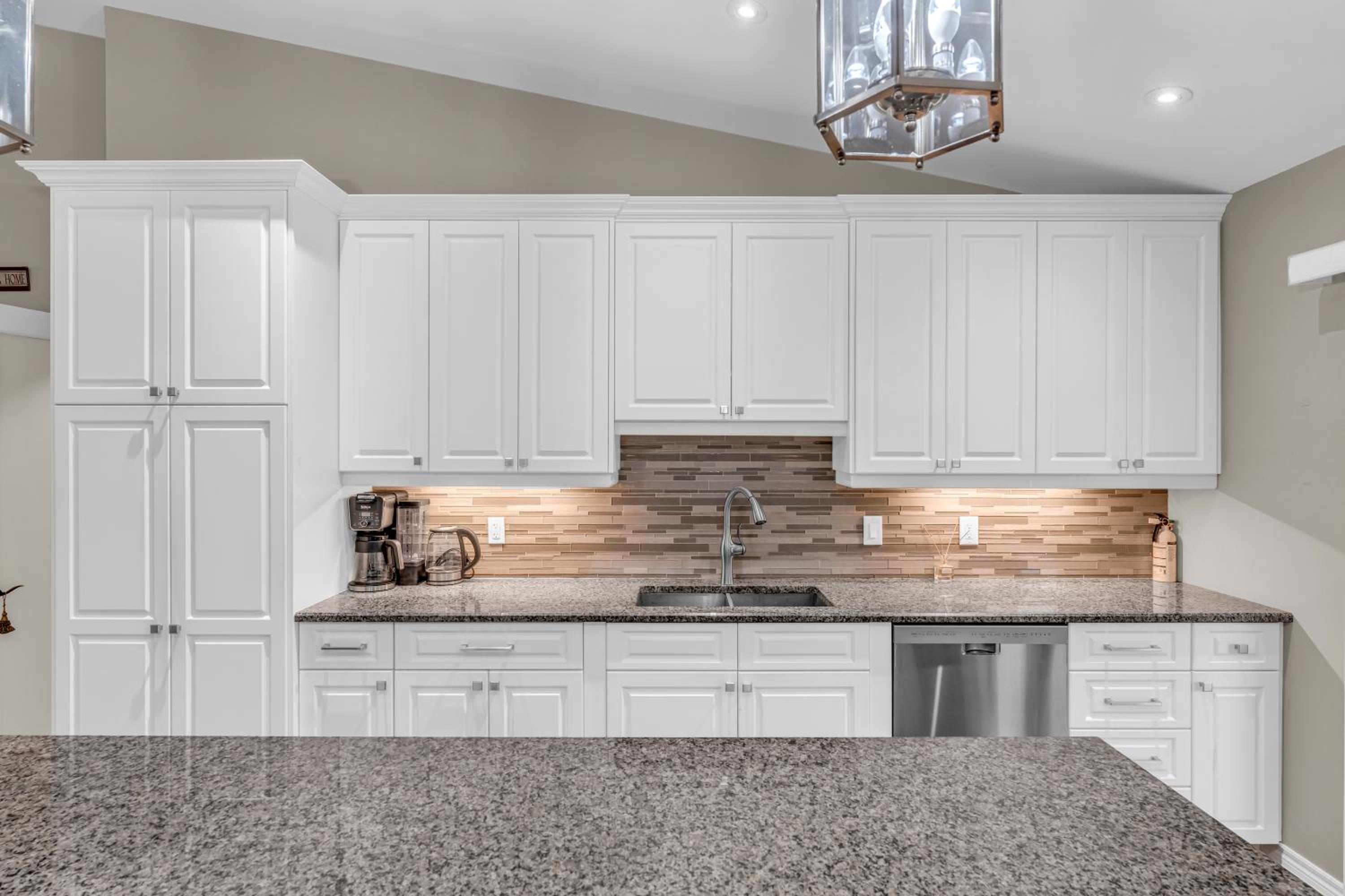 Royal Luxury - Home mins from Falls with Pool Table