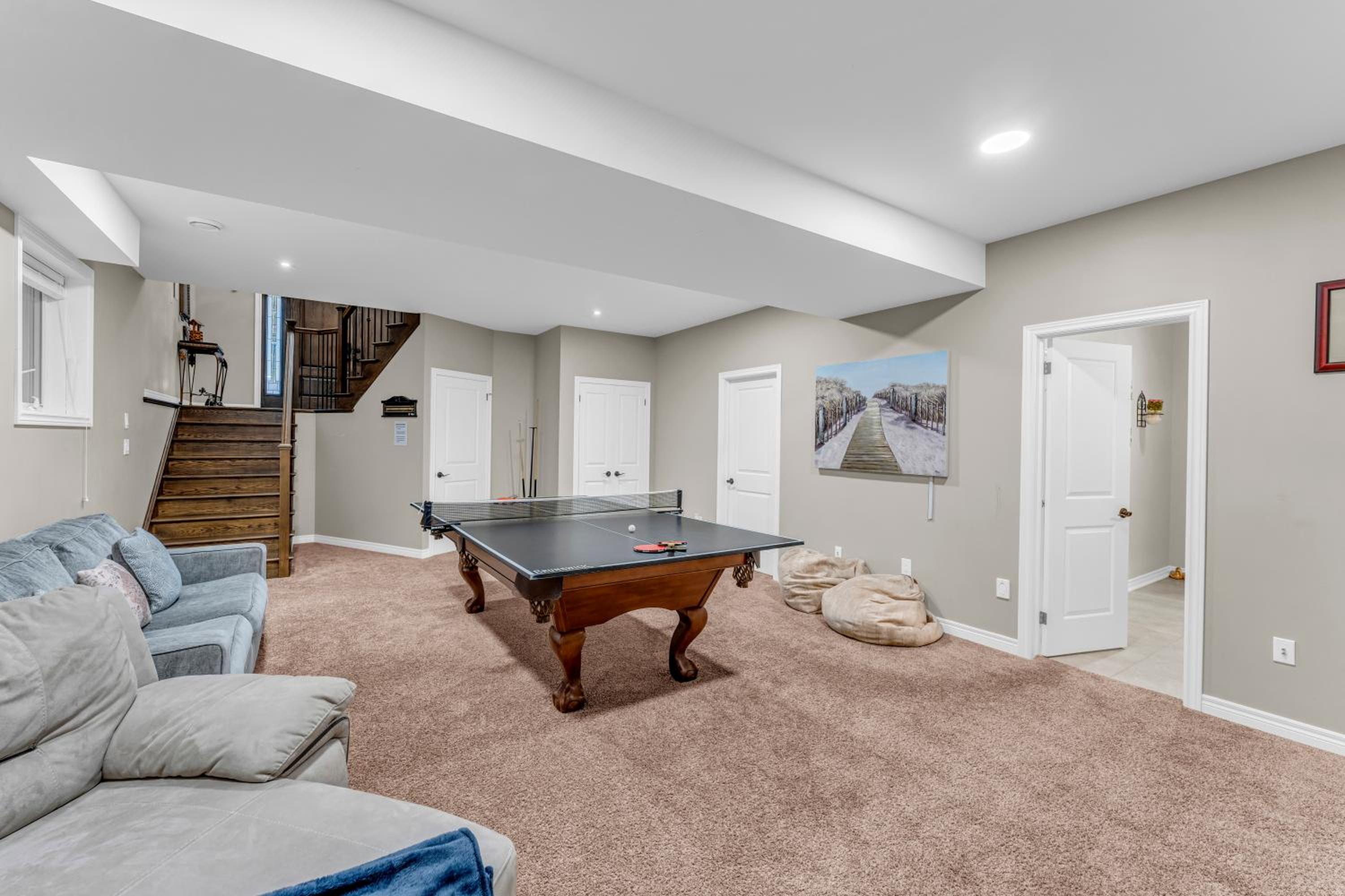 Royal Luxury - Home mins from Falls with Pool Table