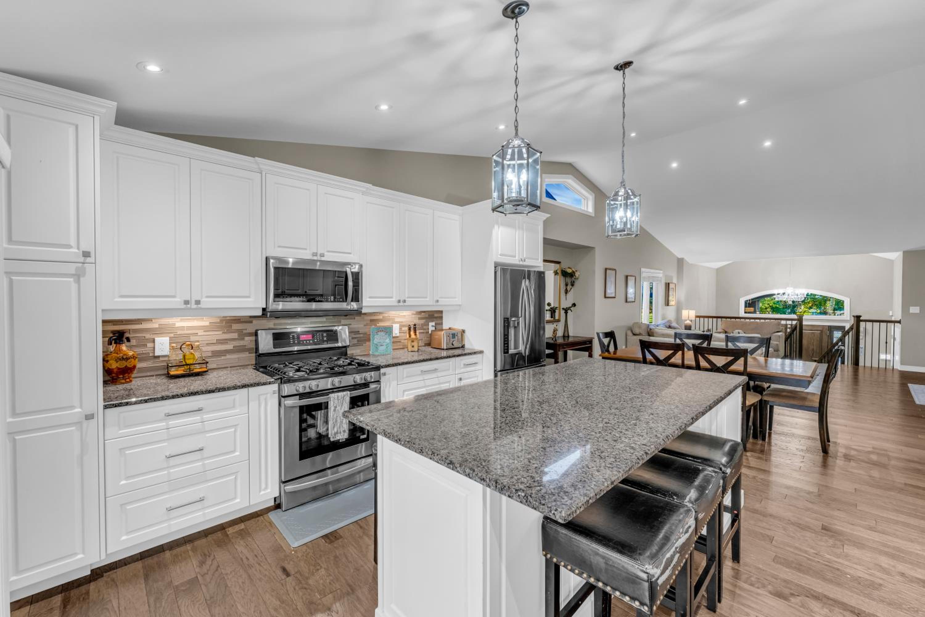 Royal Luxury - Home mins from Falls with Pool Table