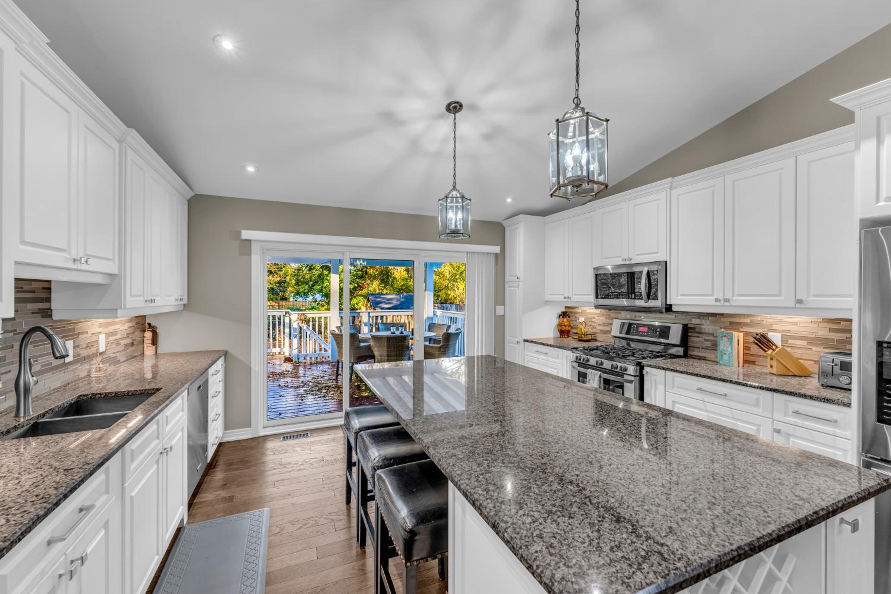 Royal Luxury - Home mins from Falls with Pool Table