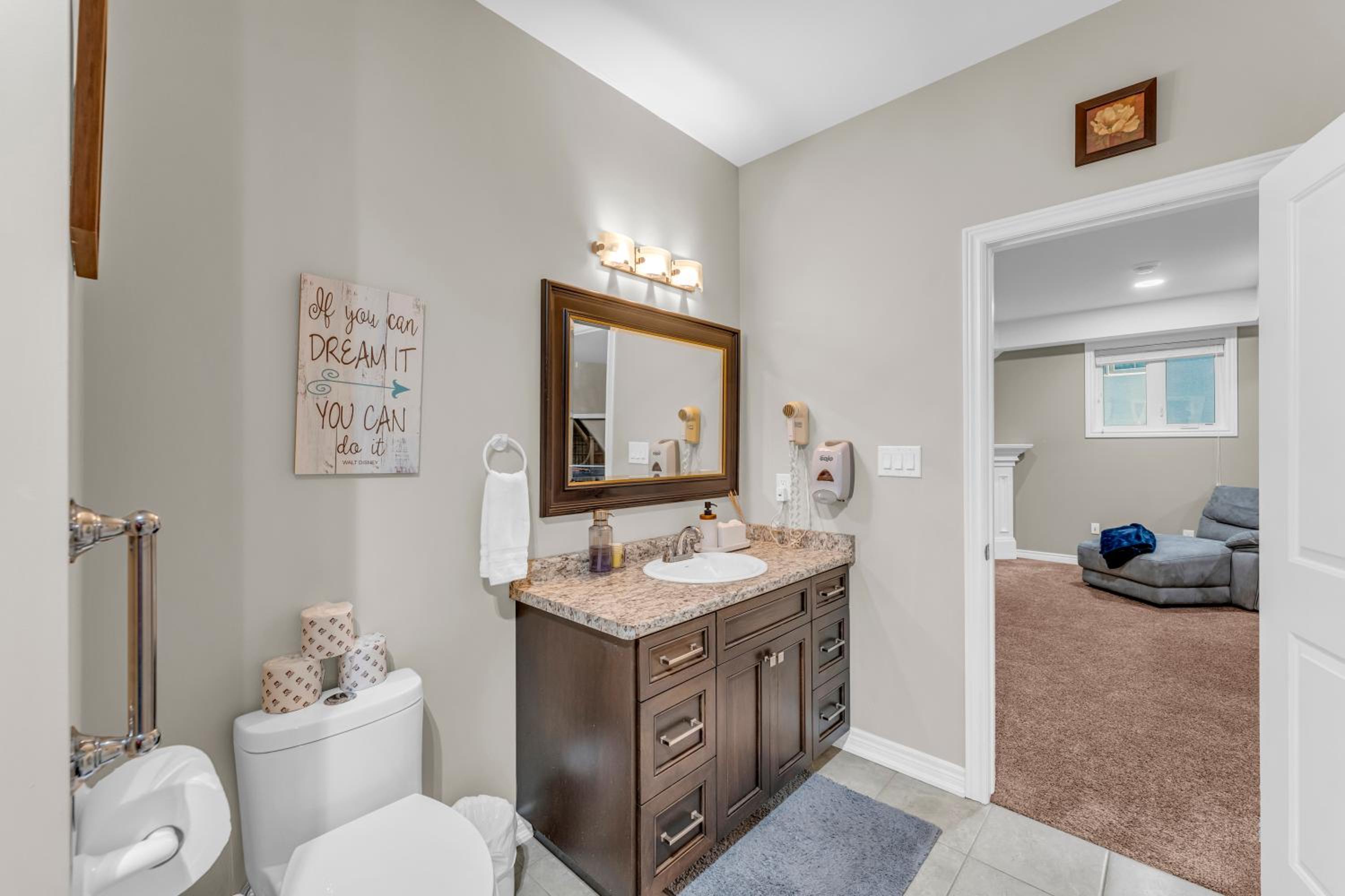 Royal Luxury - Home mins from Falls with Pool Table