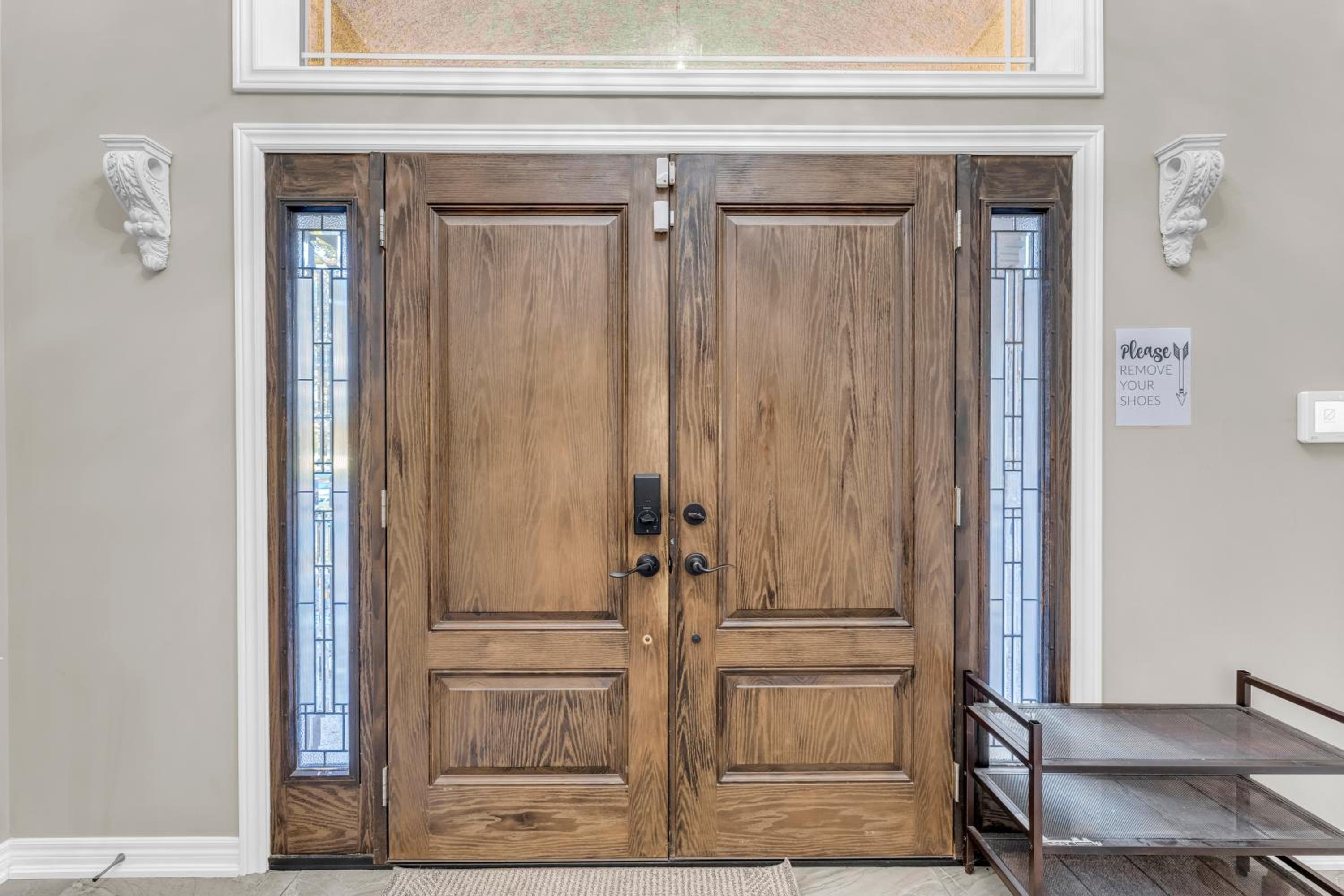 Royal Luxury - Home mins from Falls with Pool Table